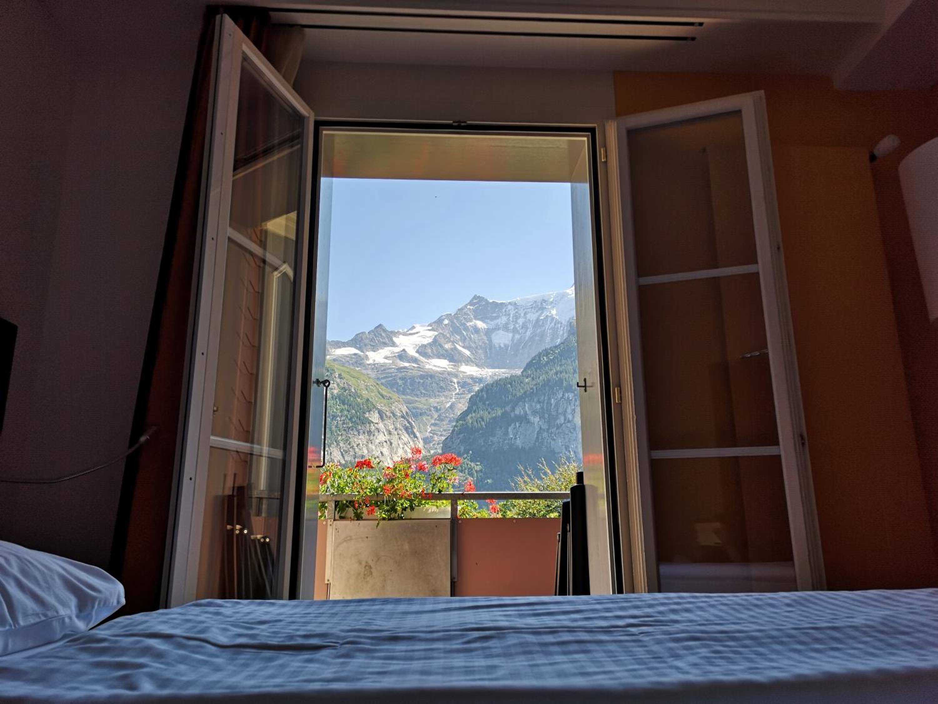 Deluxe Twin Room with Balcony and Mountain View photo 2