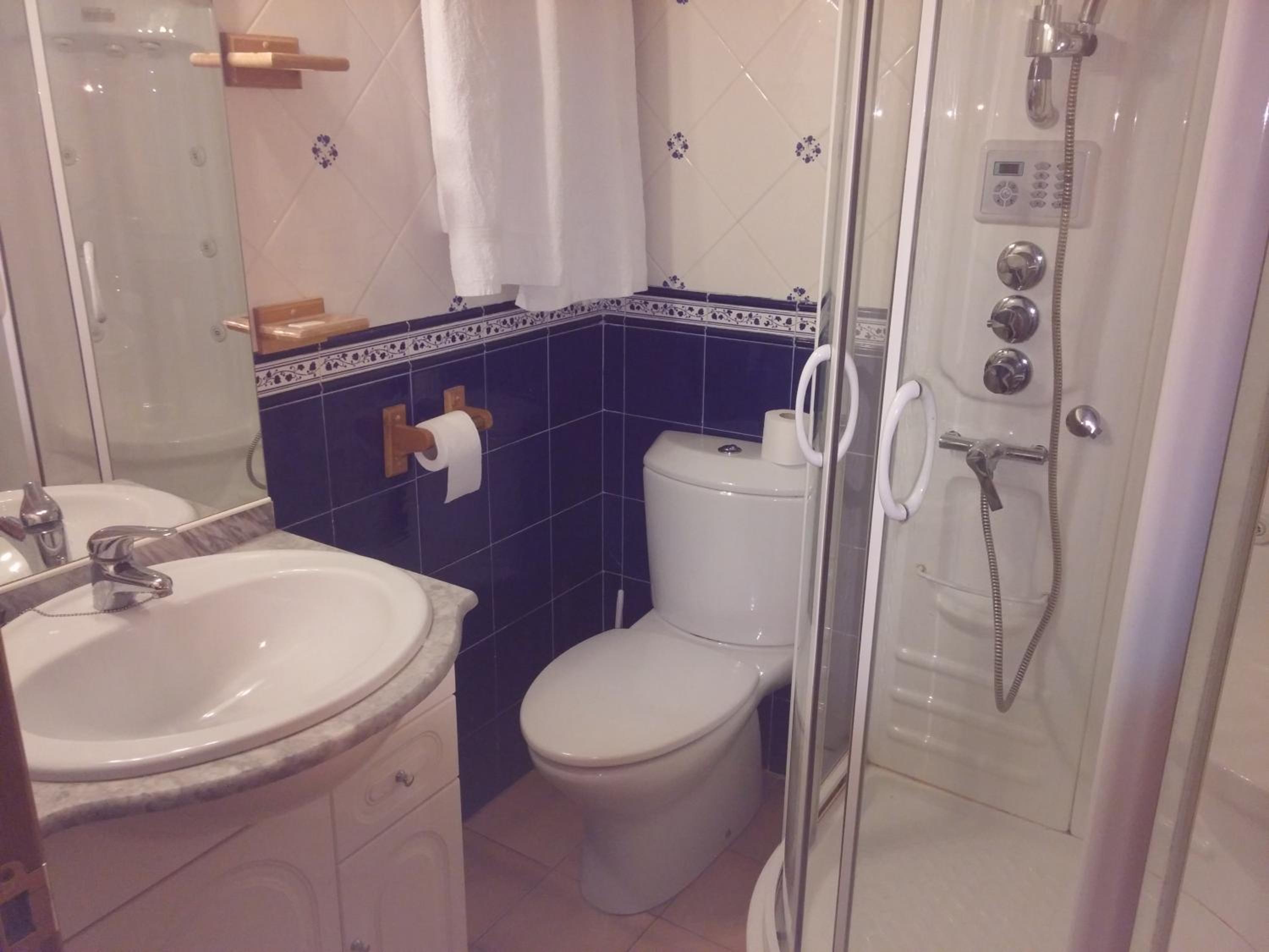 Double or Twin Room - Photo 6
