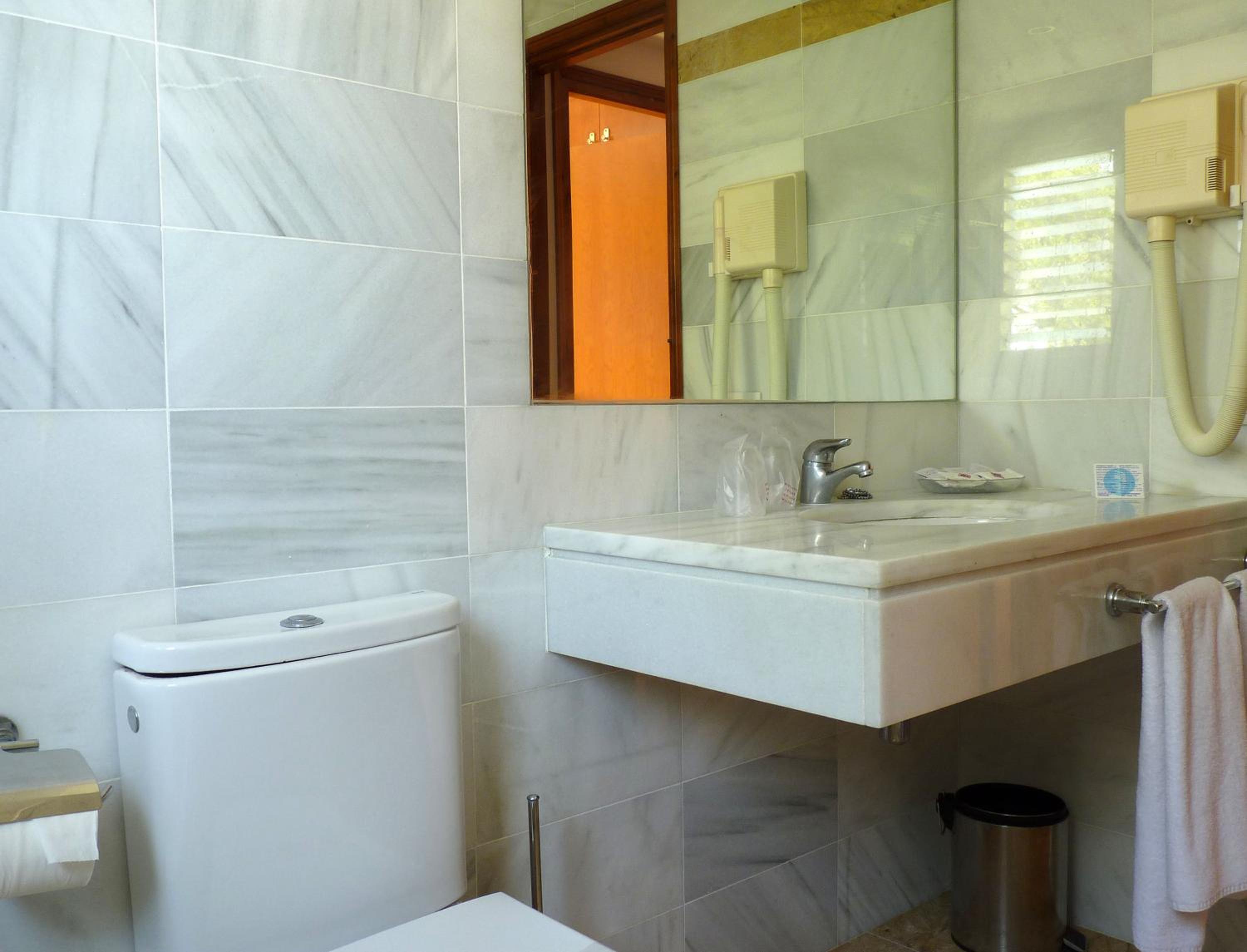 One-Bedroom Apartment (2 Adults + 1 Child)