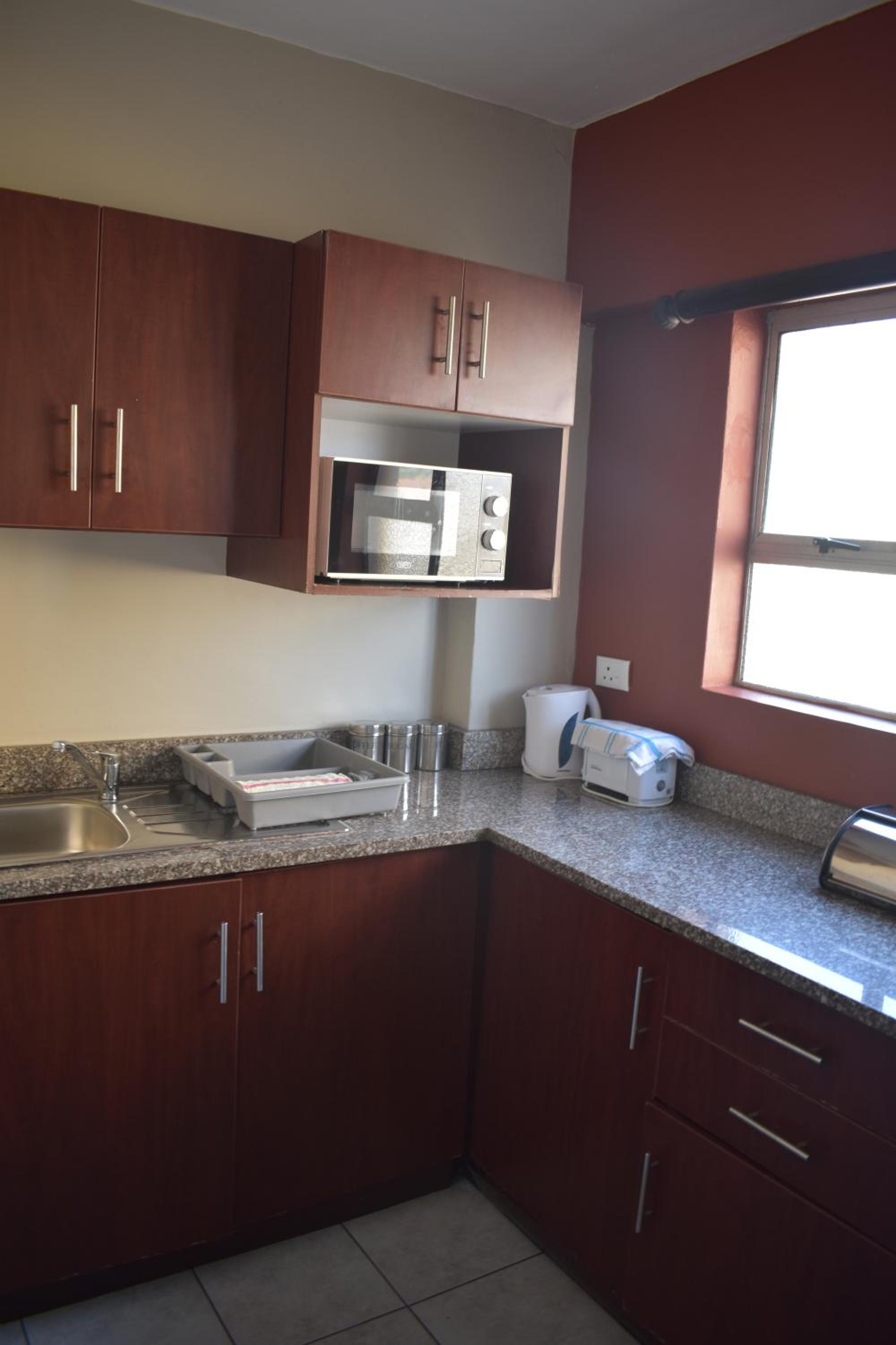 5 Sleeper Apartment - Photo 3