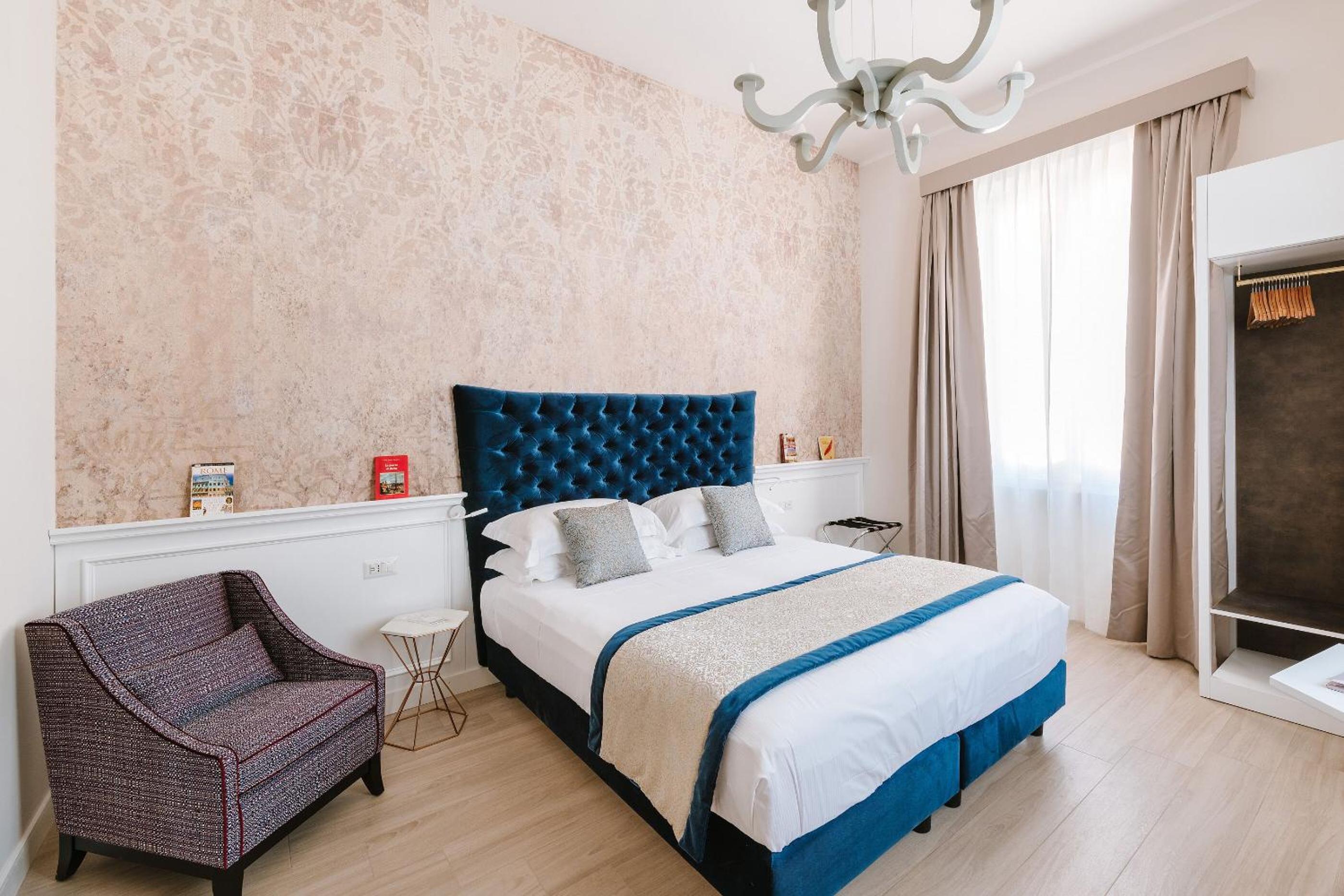 Deluxe King Suite photo 2