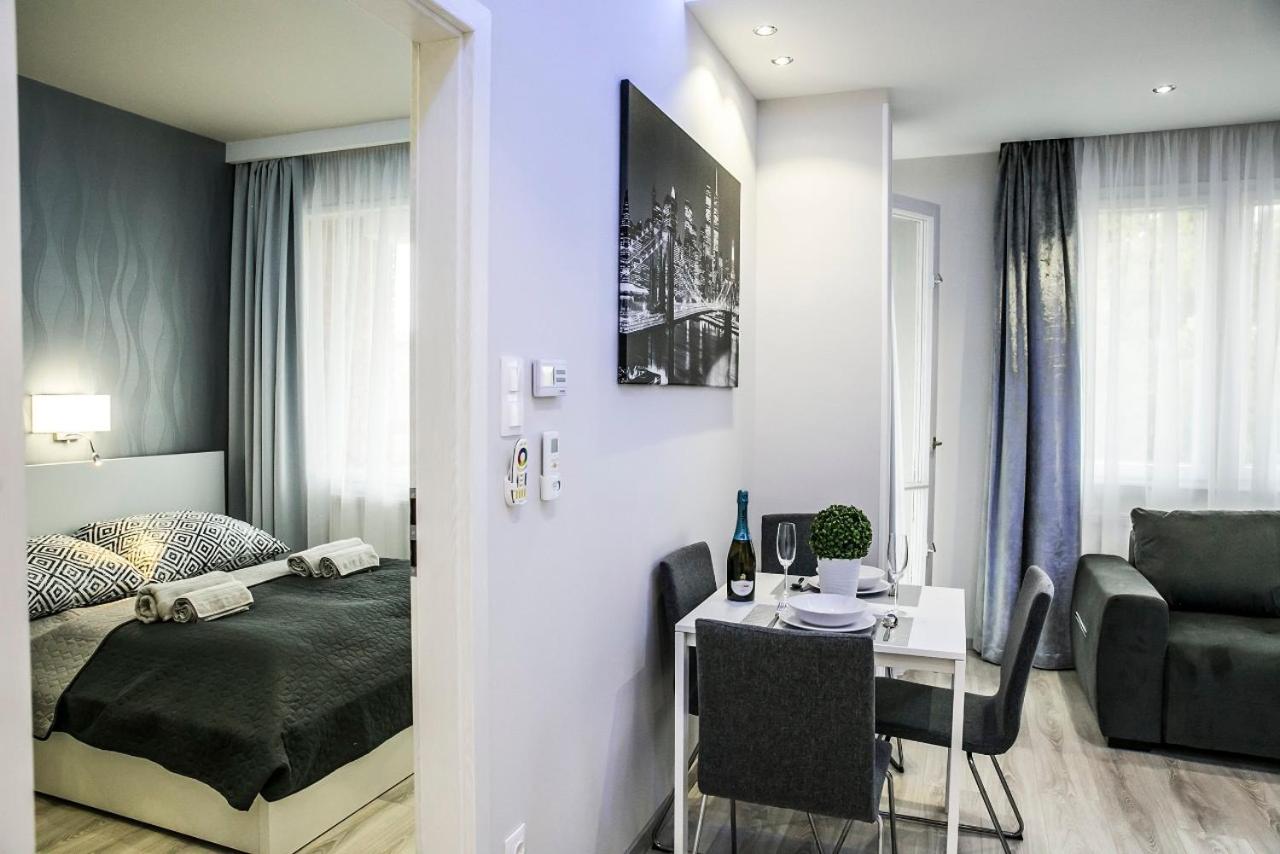 One-Bedroom Apartment - Photo 1