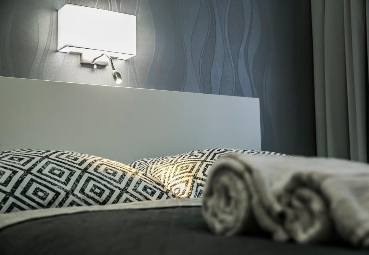 One-Bedroom Apartment - Photo 2