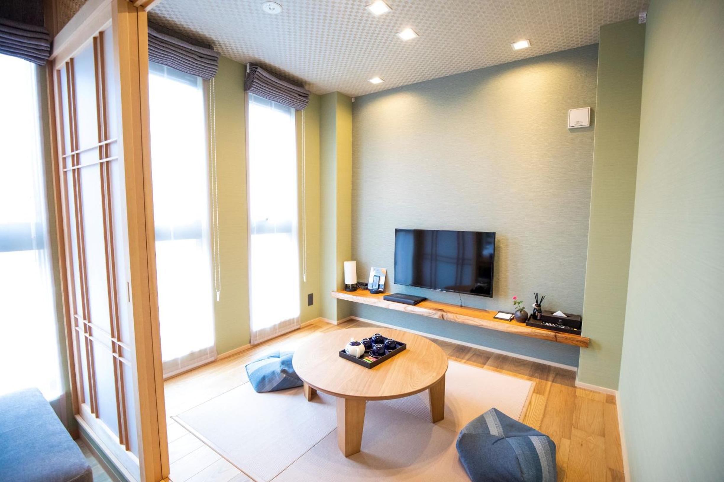 Apartment with Balcony photo 2