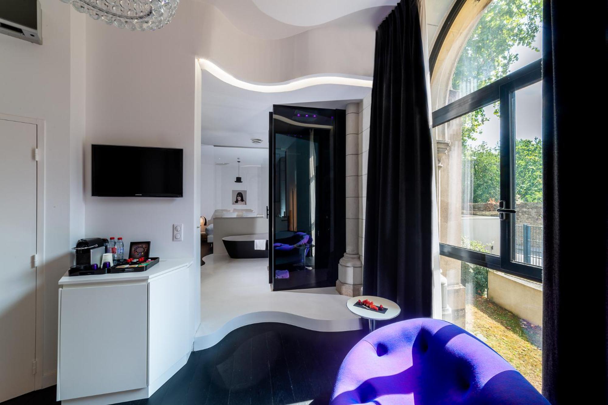 Suite - Photo 4