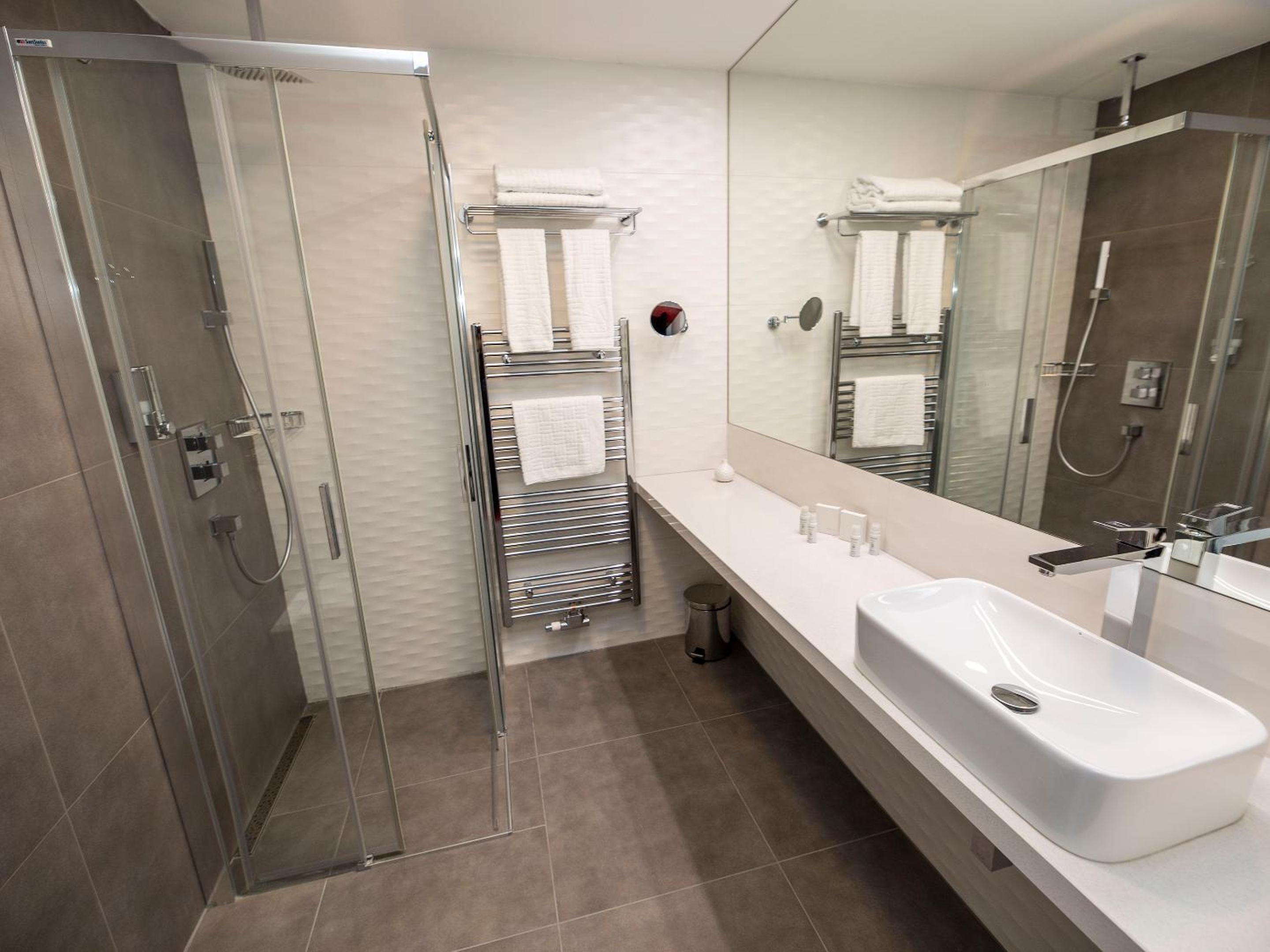 Double or Twin Room - Photo 4