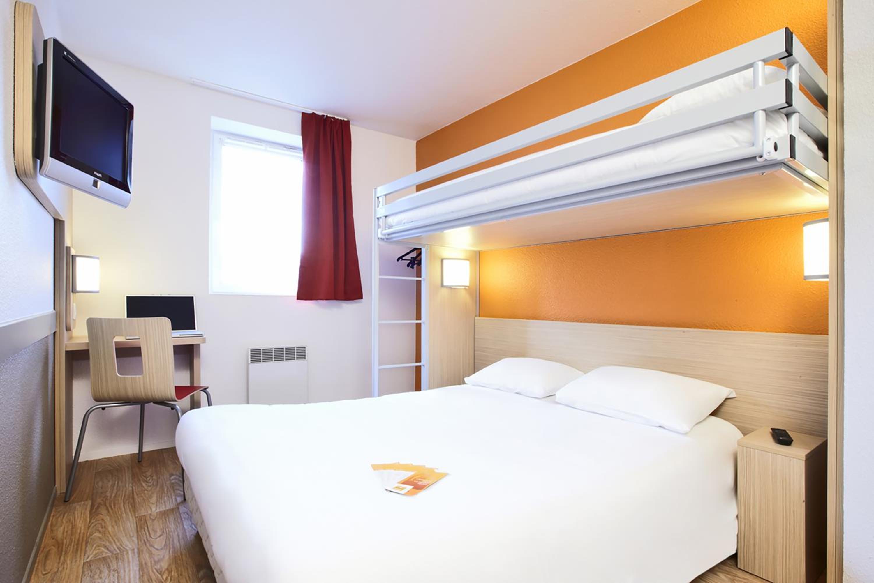 Superior Triple Room (1 Double Bed + 1 Single Bed) - Photo 3