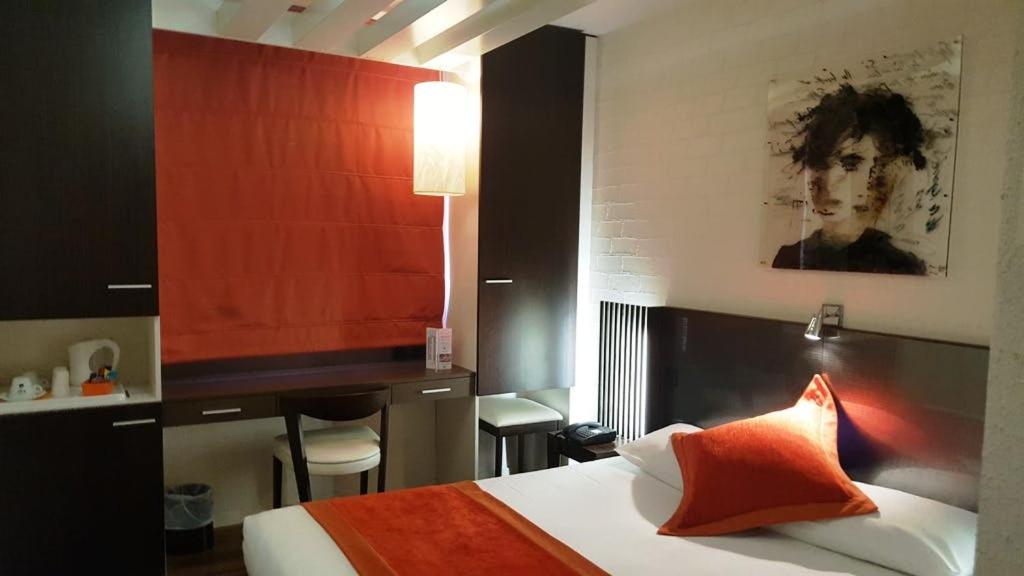 Standard Twin Room - Photo 1