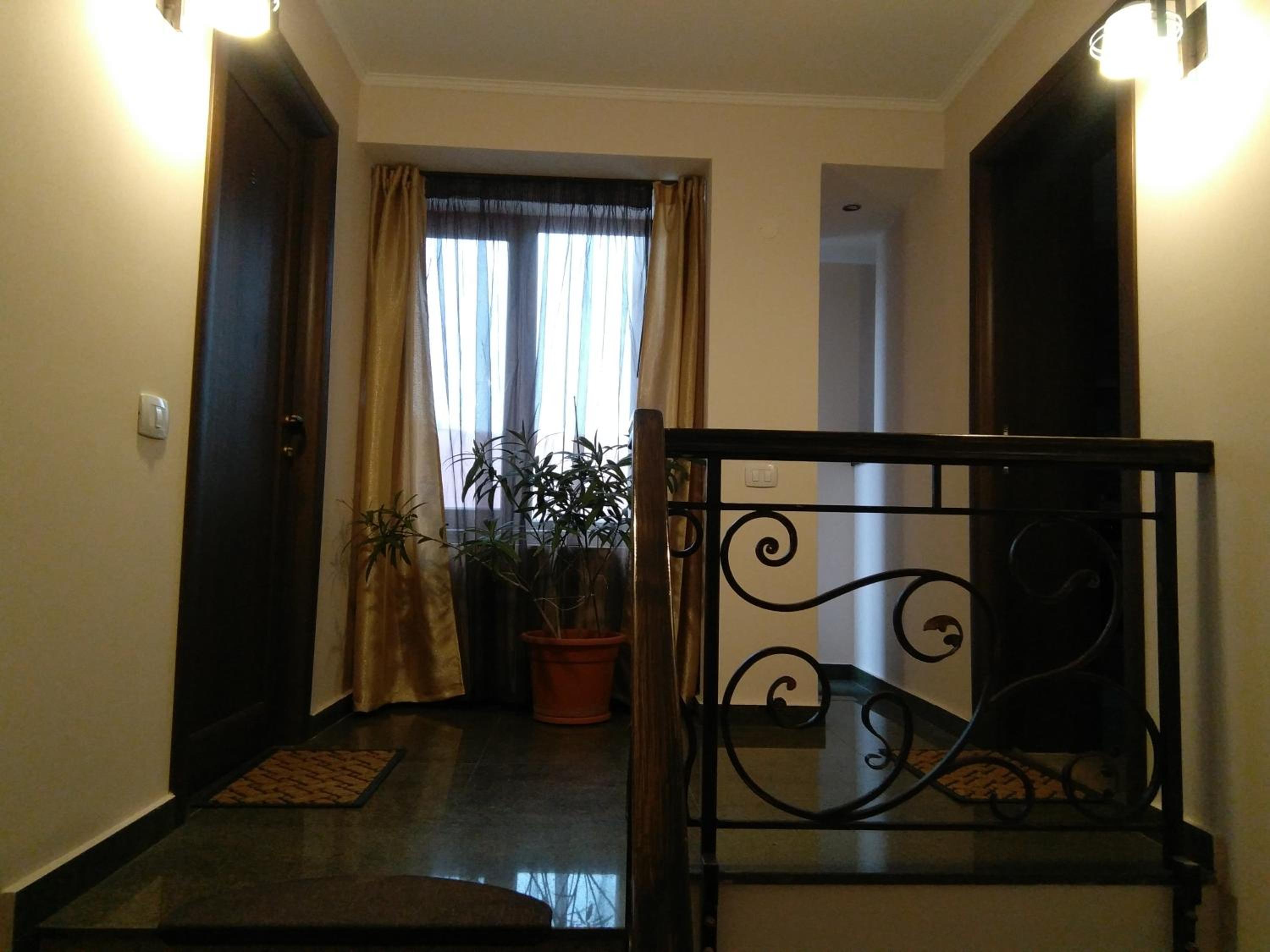 Double Room with Private Bathroom - Photo 14