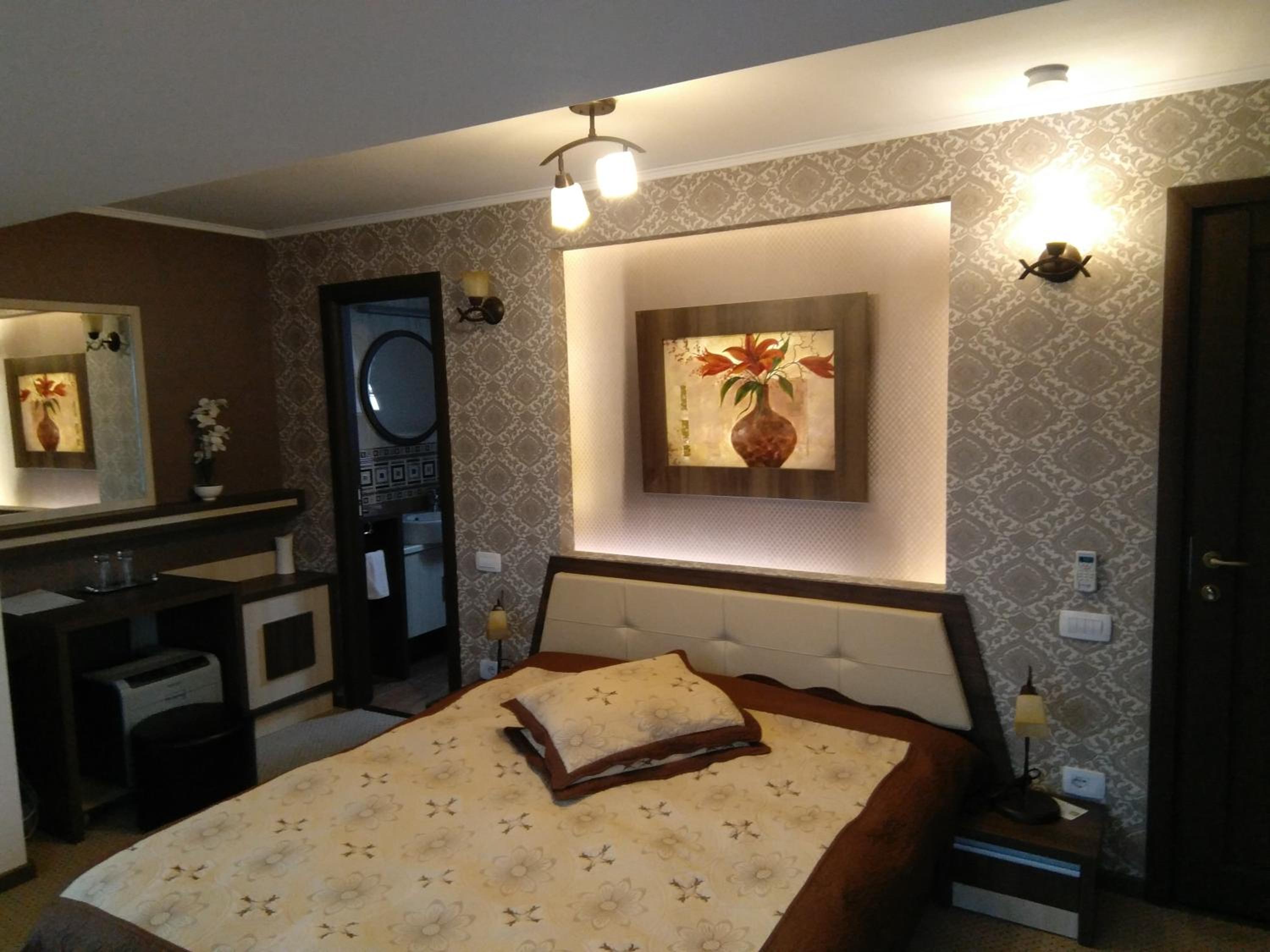 Double Room with Private Bathroom - Photo 9