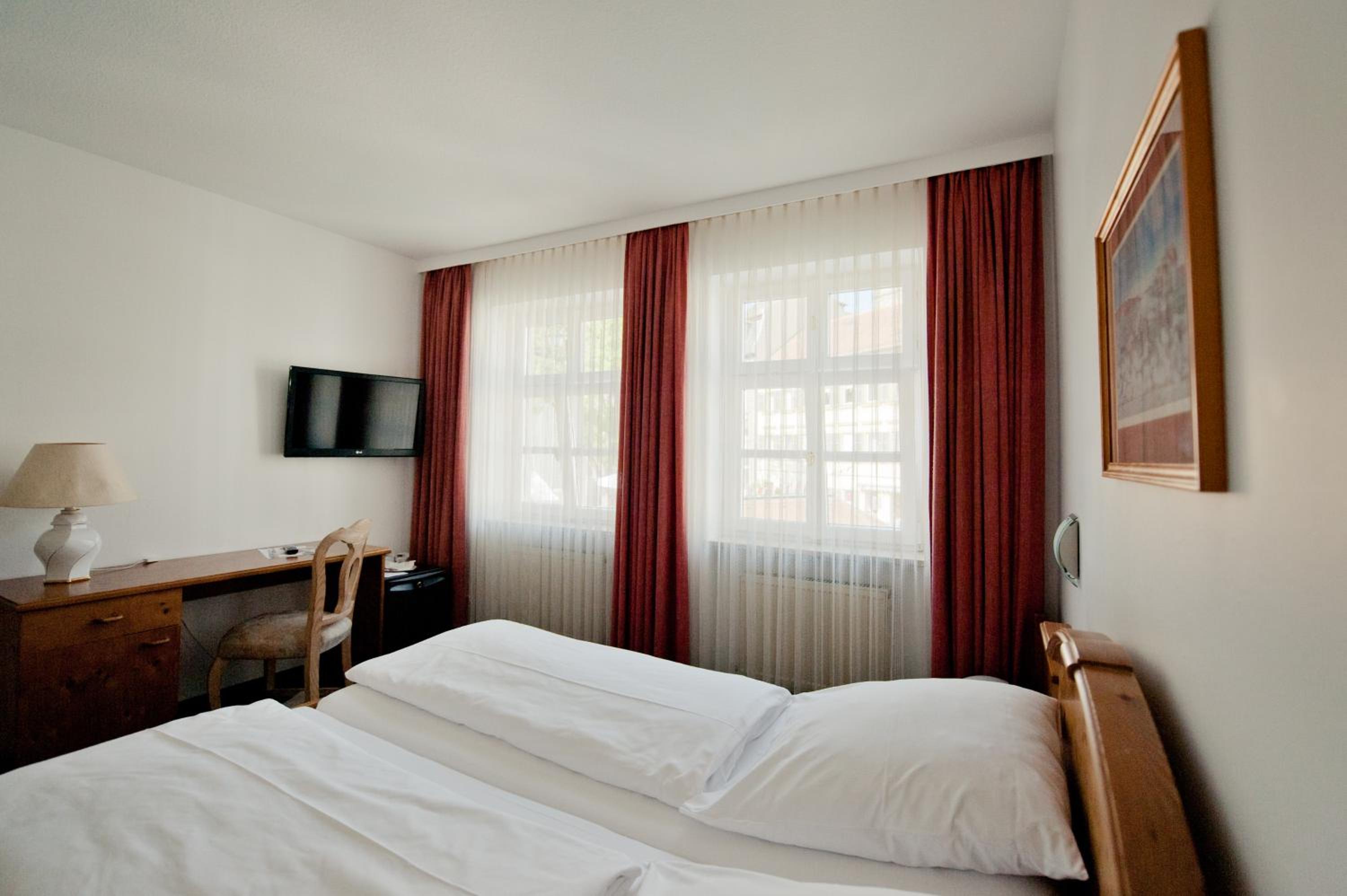 Double Room - Photo 8