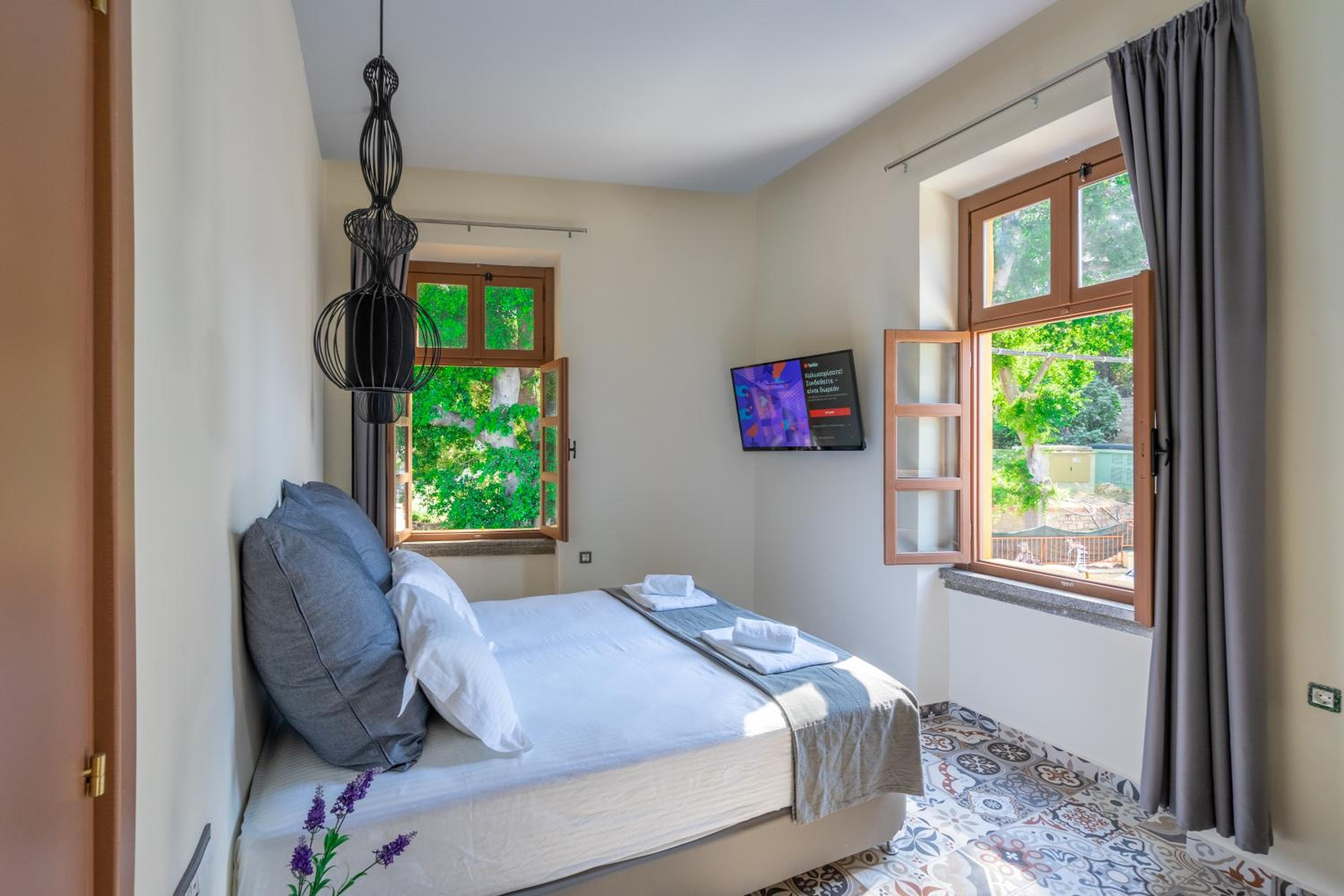 Double Room - Photo 6