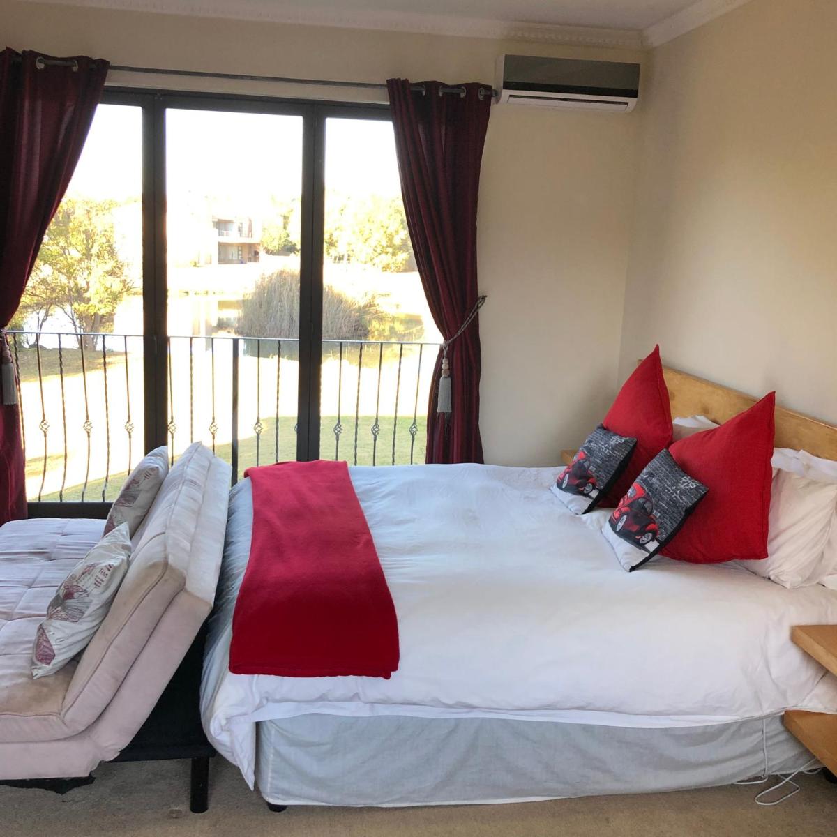 Deluxe Double Room (2 Adults + 1 Child) photo 1