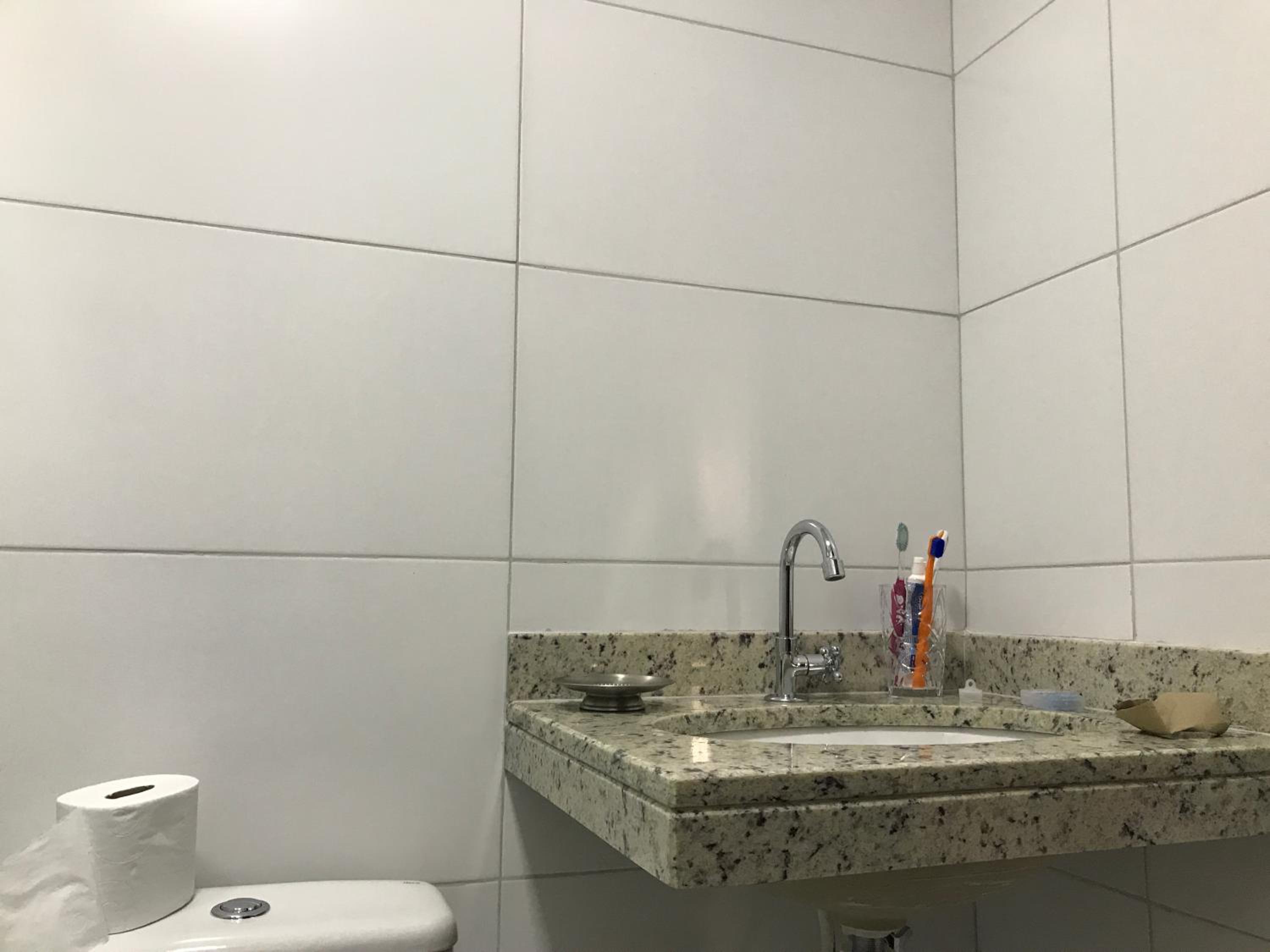 Family Room with Private Bathroom - Photo 7