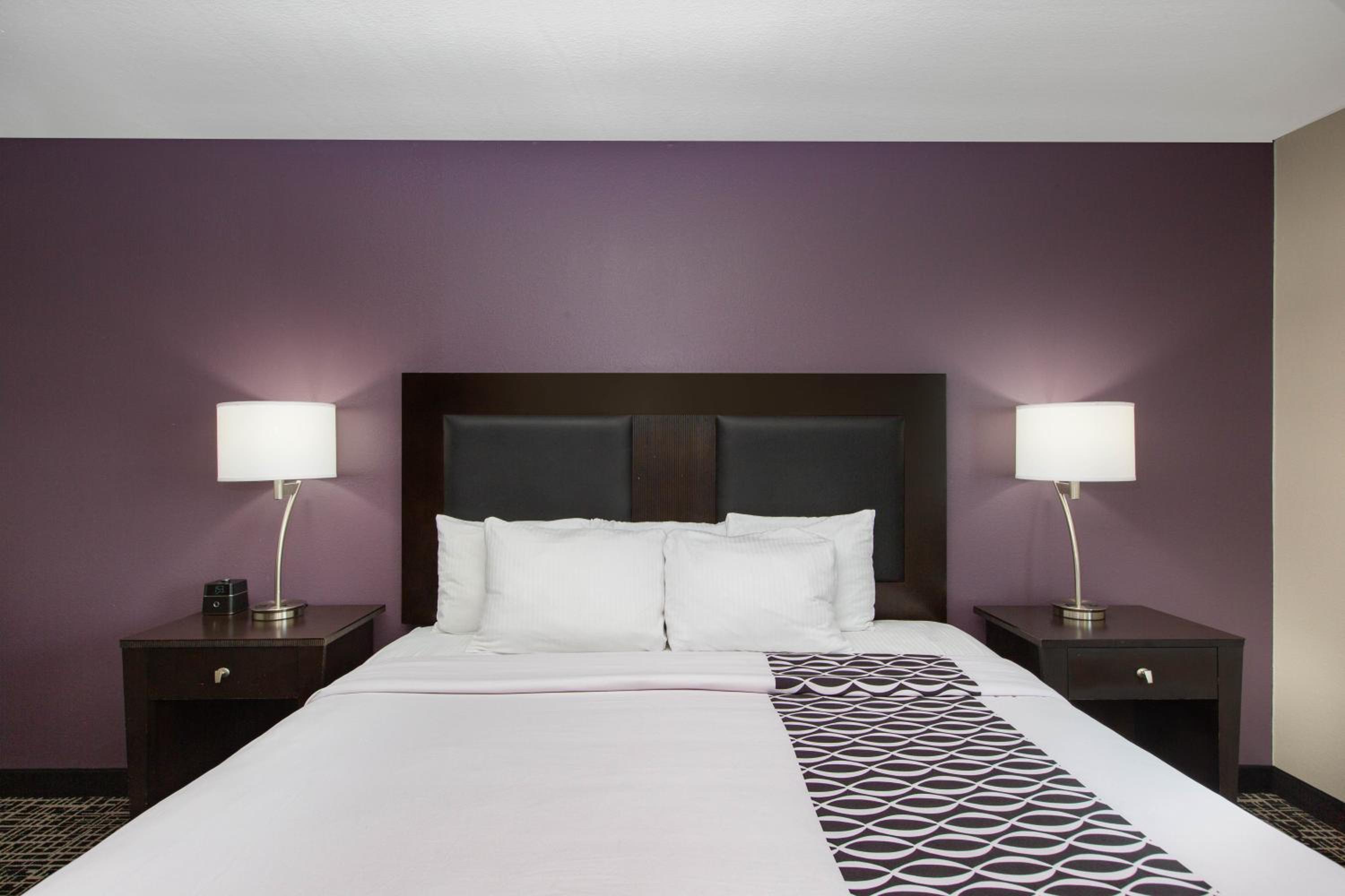Deluxe King Room - Photo 1