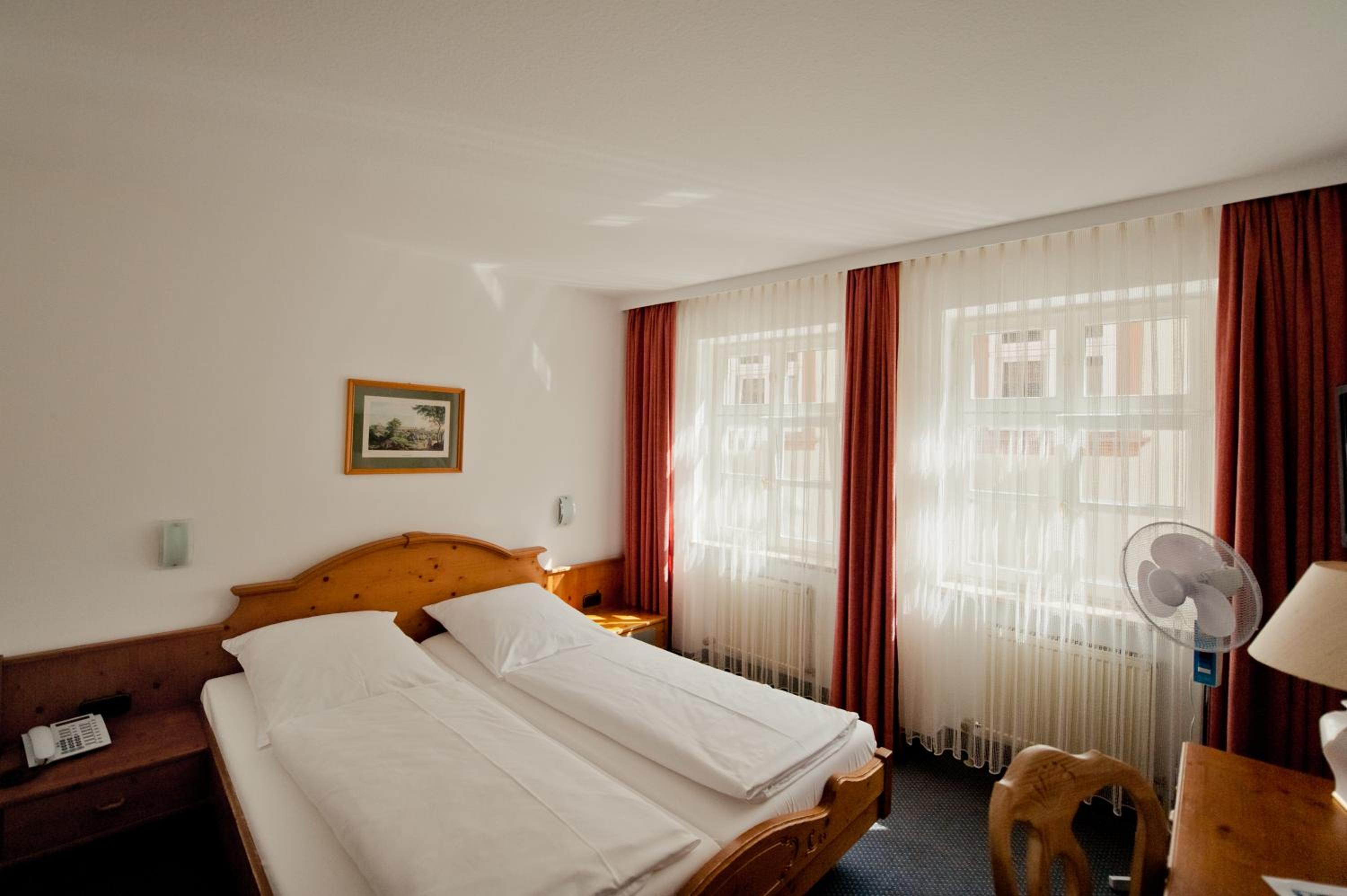 Double Room - Photo 7
