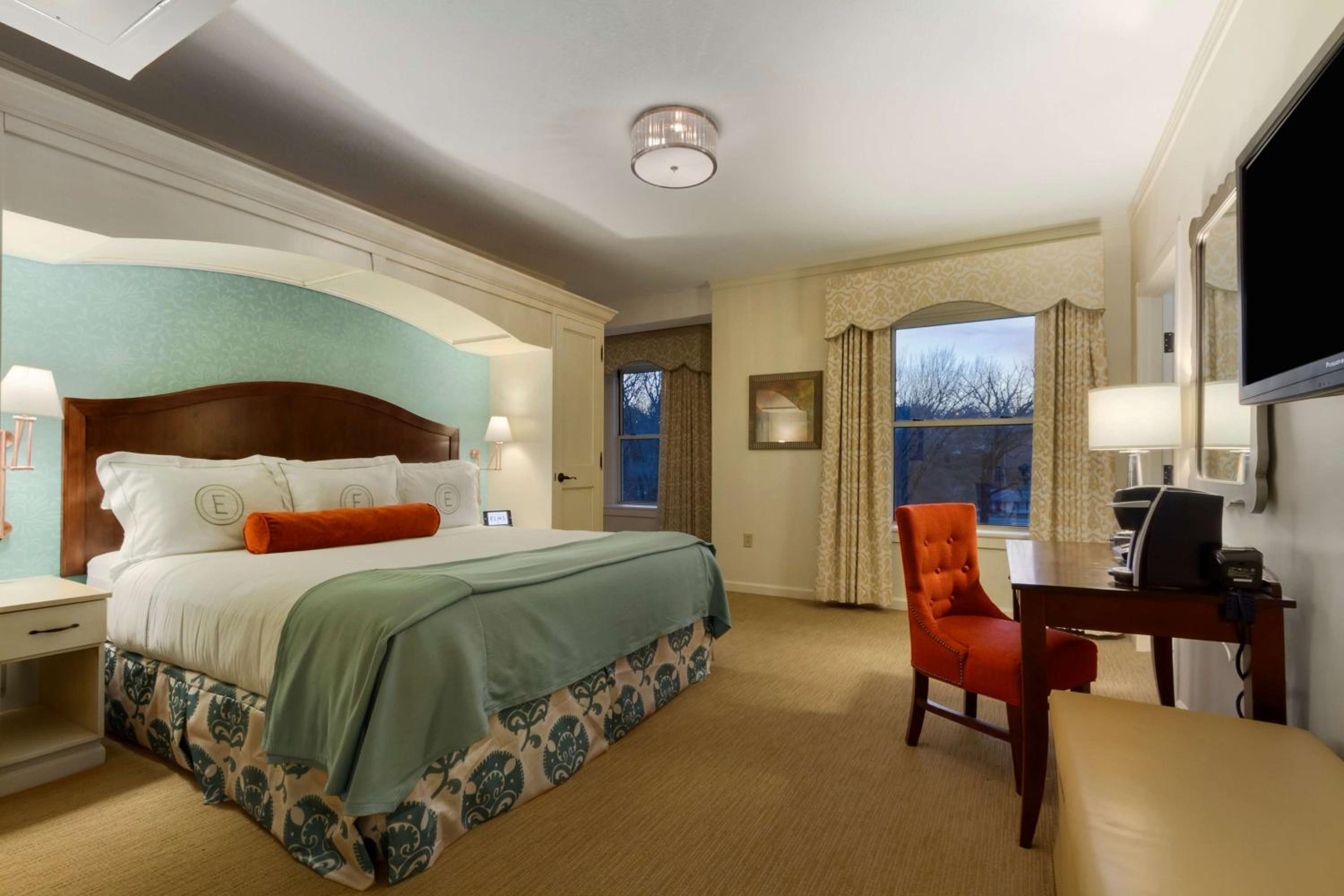 Parlor King Suite - Photo 5
