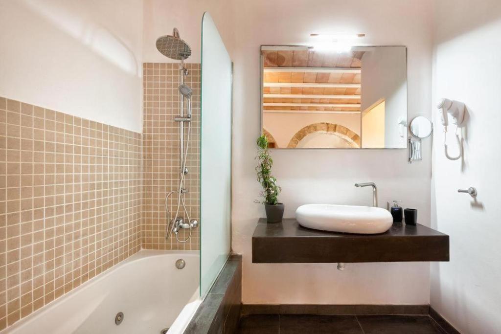 King Room with Spa Bath - Photo 4