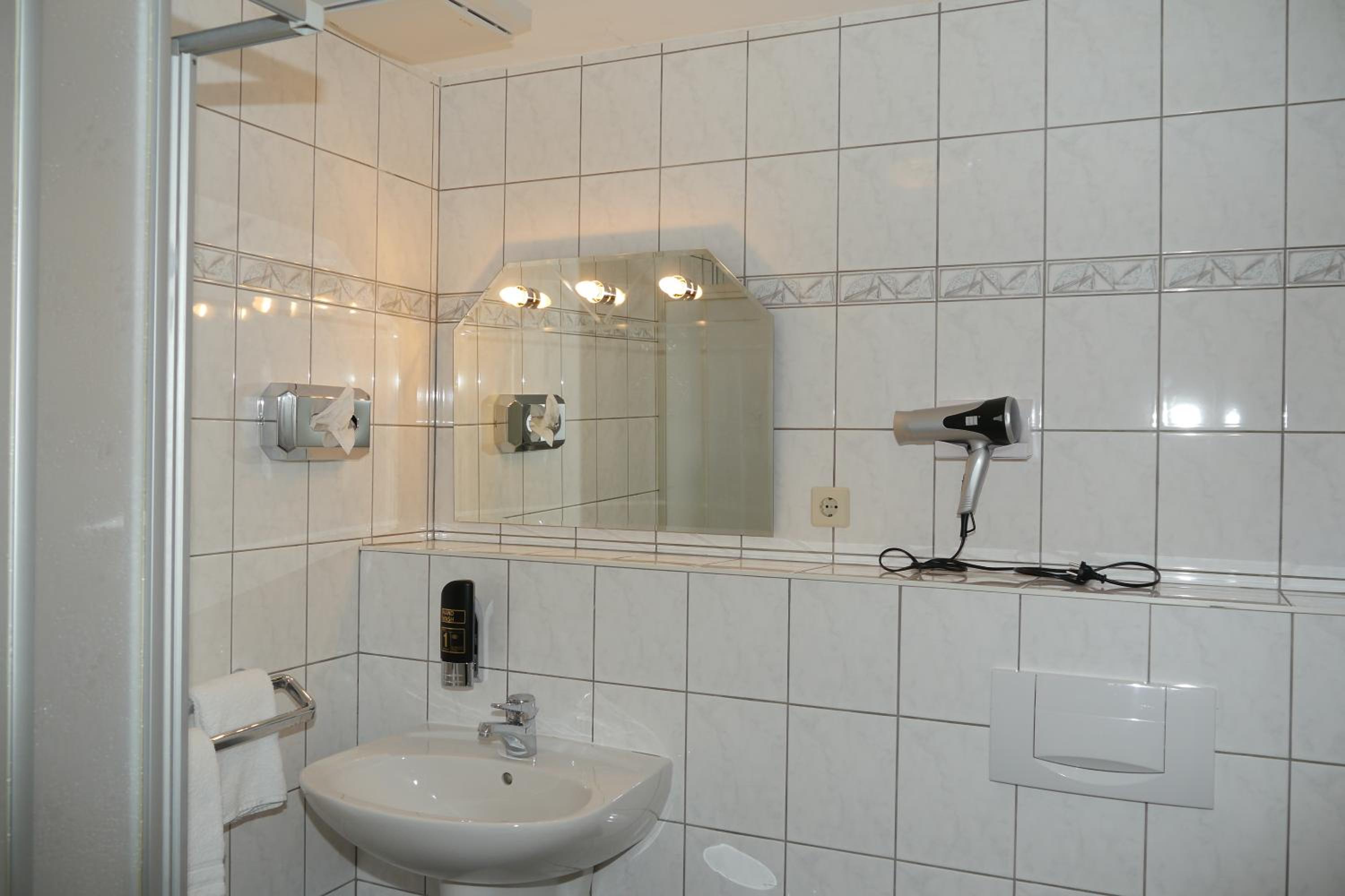 Single Room photo 2