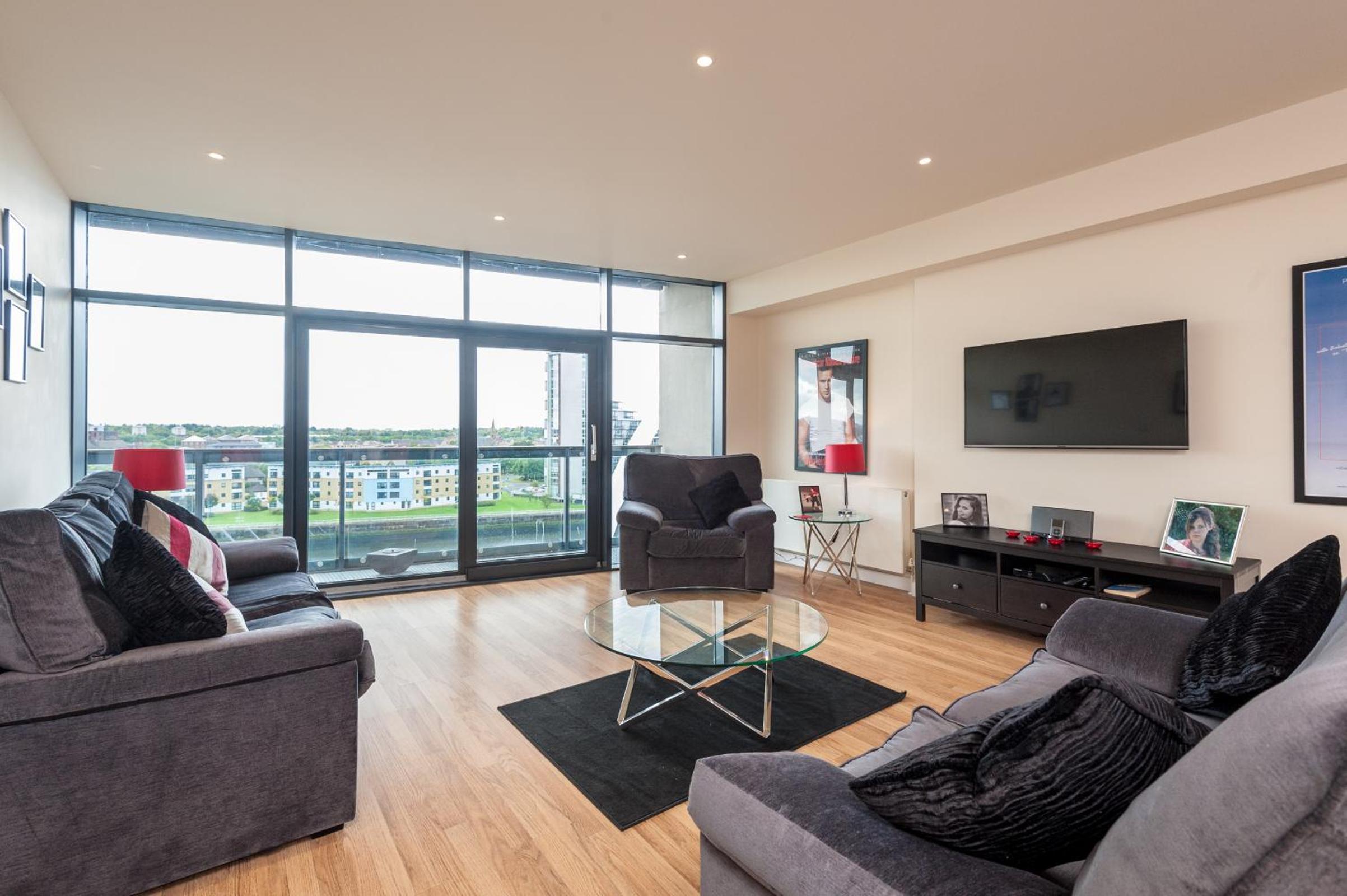Two-Bedroom Apartment - 179 Finniestion Street, G3 8HE
