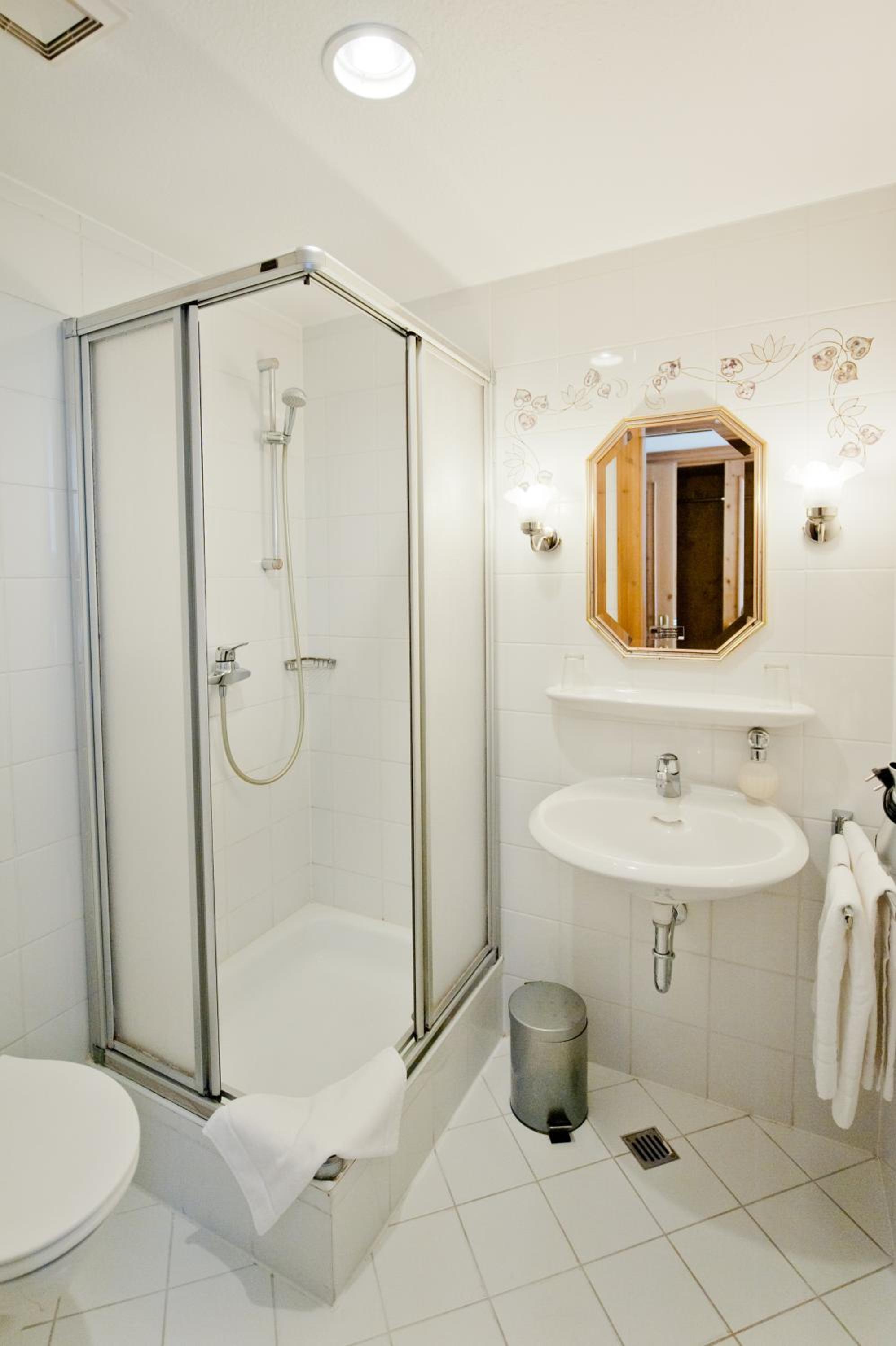 Double Room - Photo 5