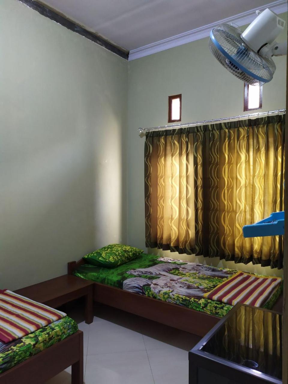 Standard Twin Room with Shared Bathroom photo 1