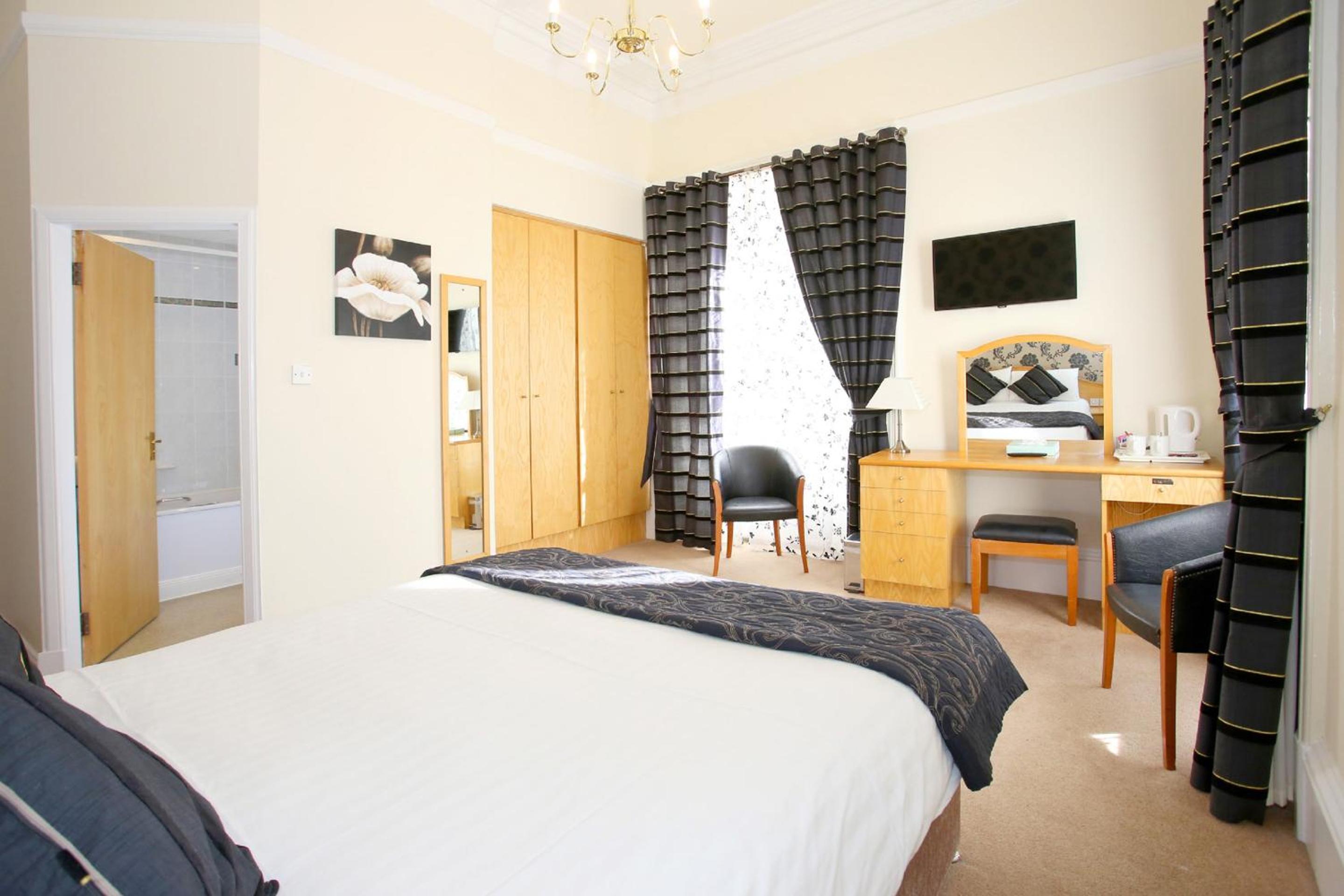 Standard Double Room - Non-Smoking - Photo 5