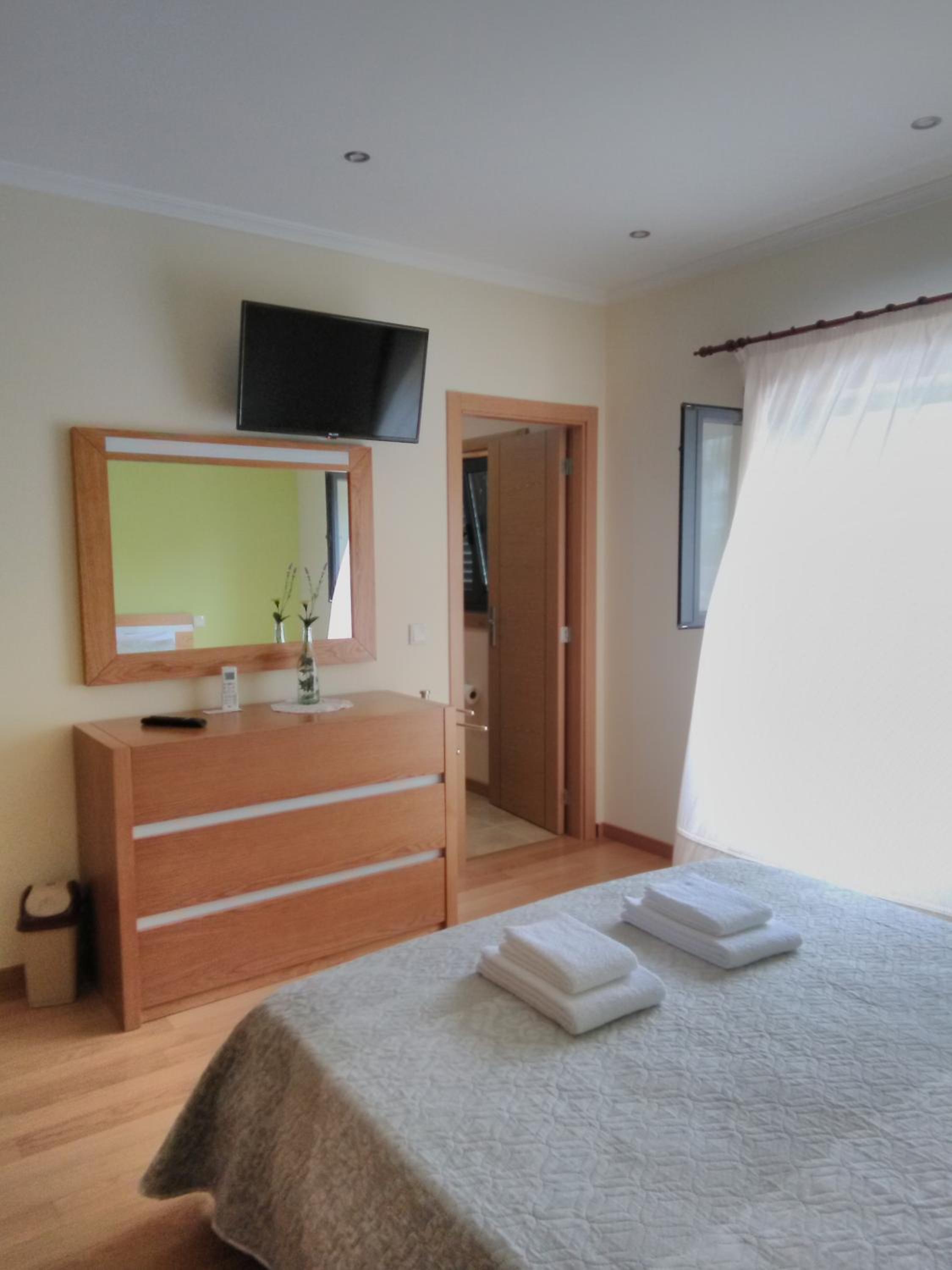 Double Room with Mountain View - Photo 3