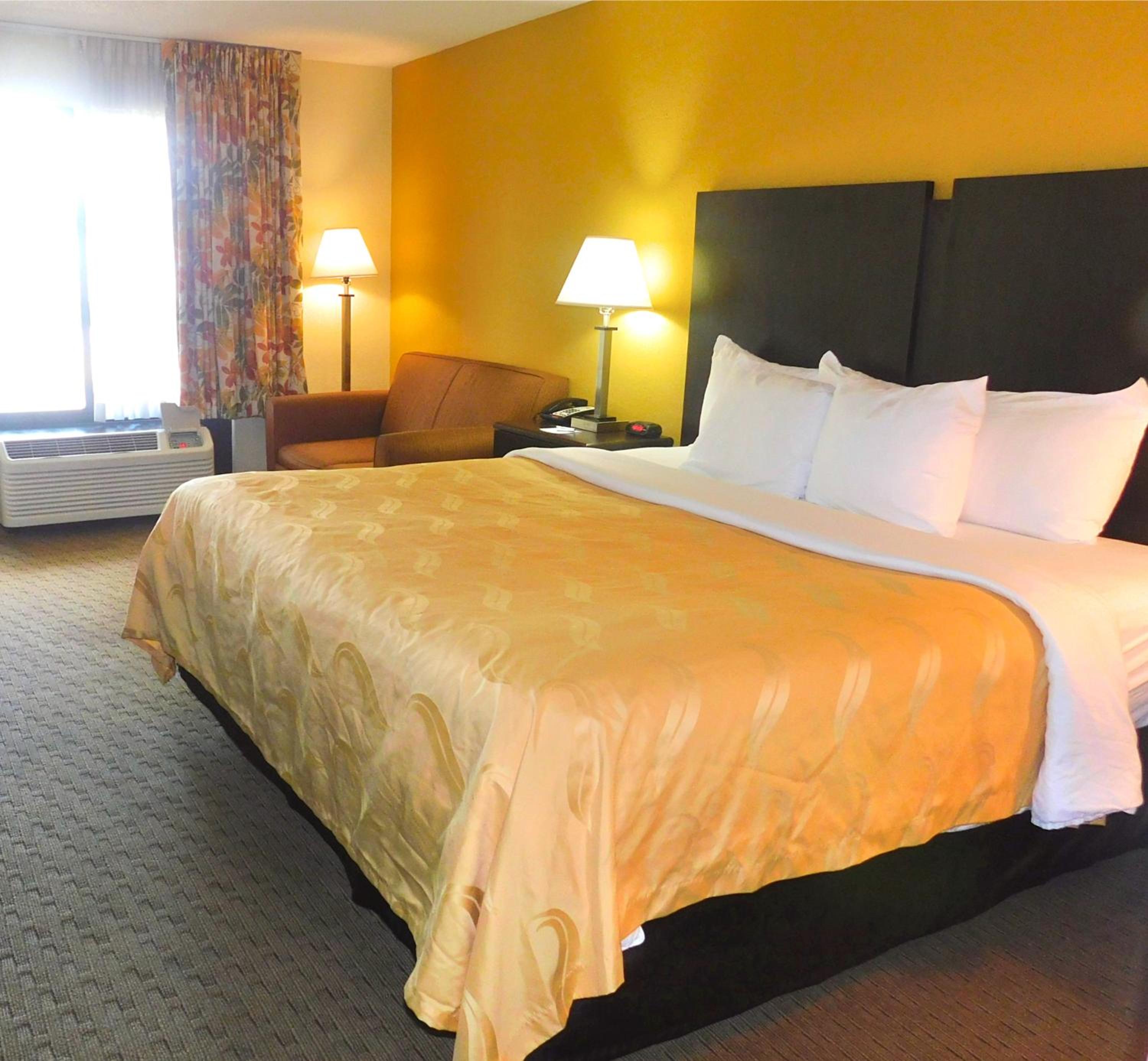 King Room - Non-Smoking - Photo 6