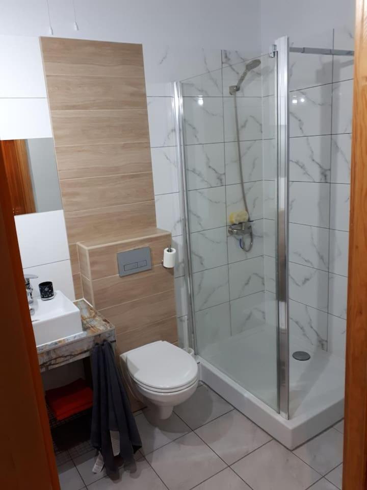 Economy Triple Room - Photo 7