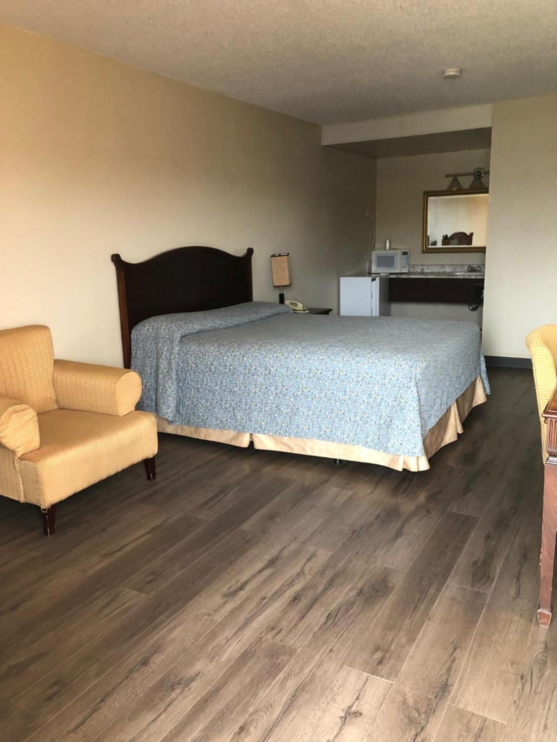 Queen Room photo 1