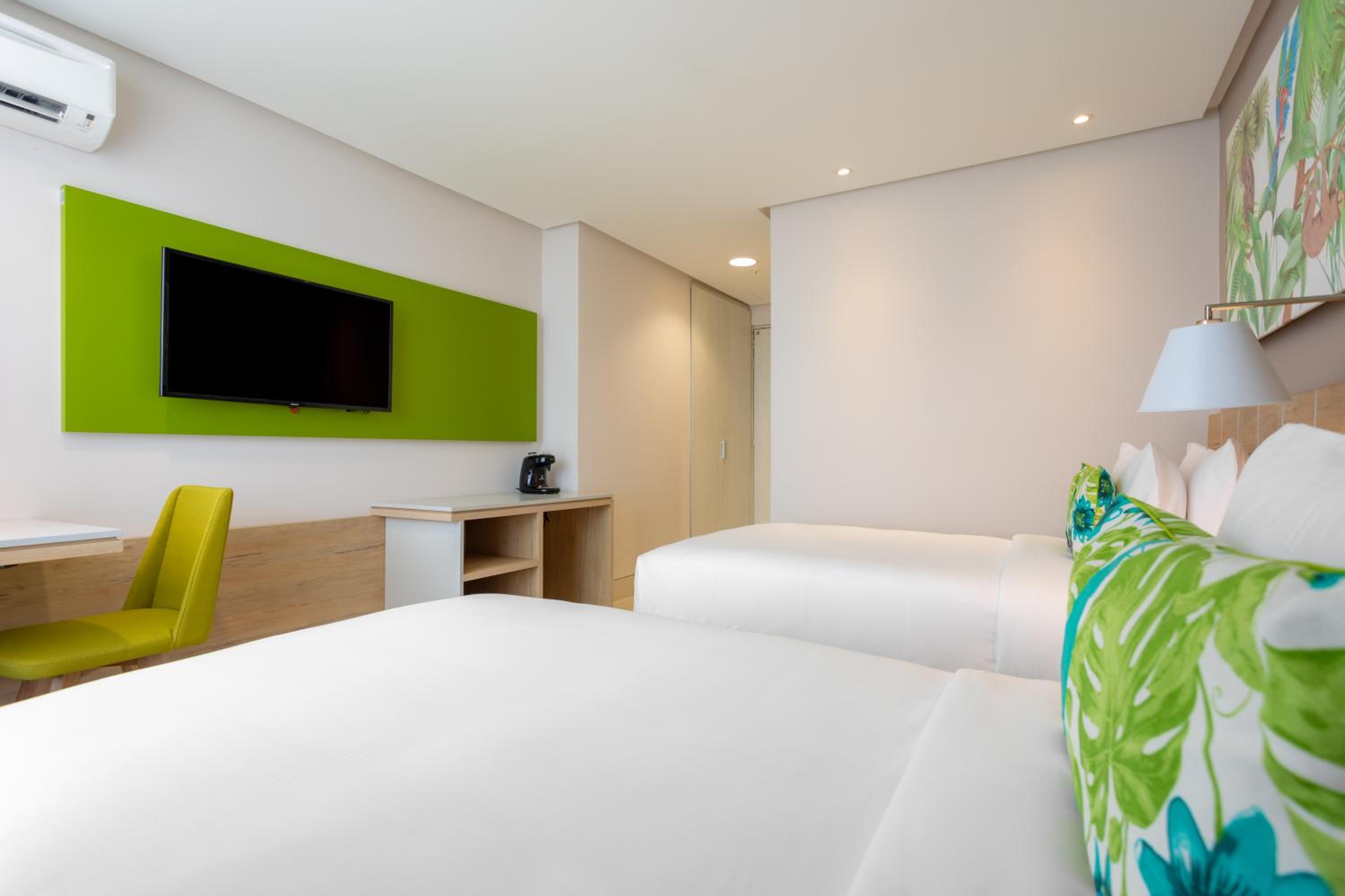 Standard Twin Room - Photo 1