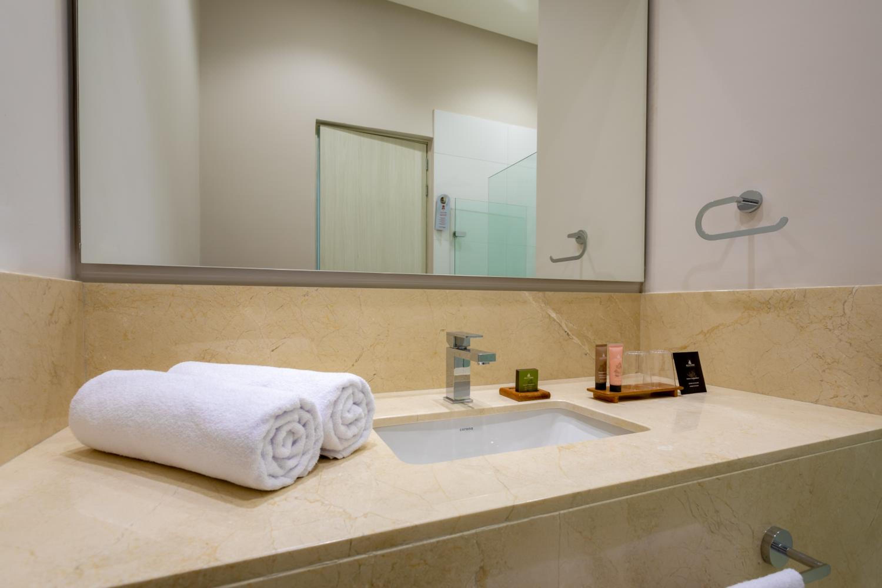 Standard Twin Room - Photo 10