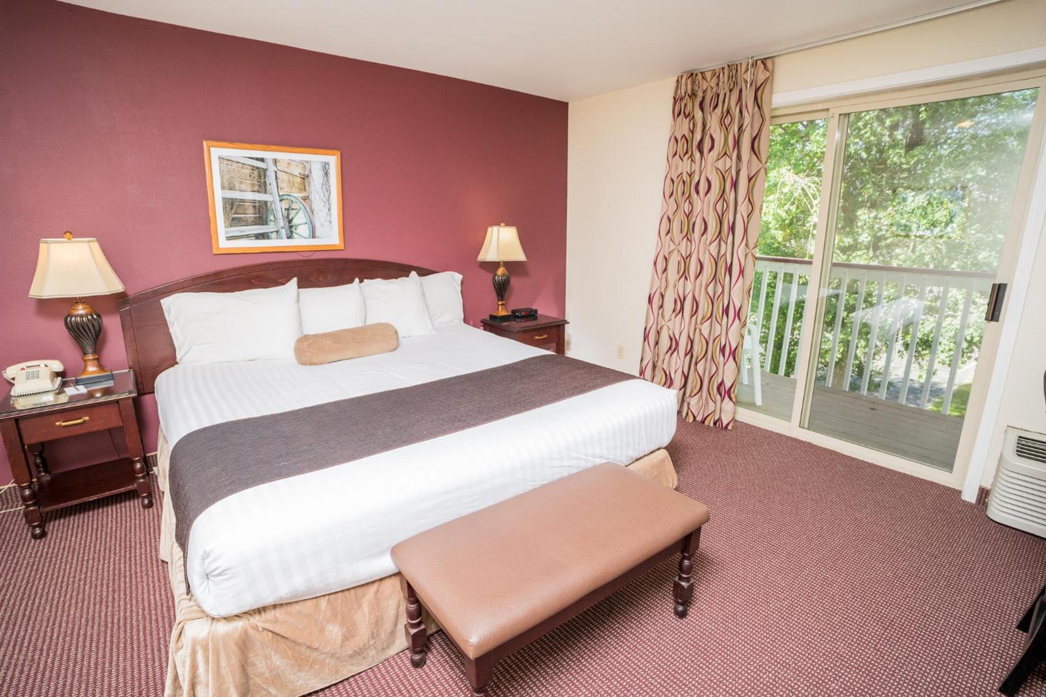 Deluxe King Room