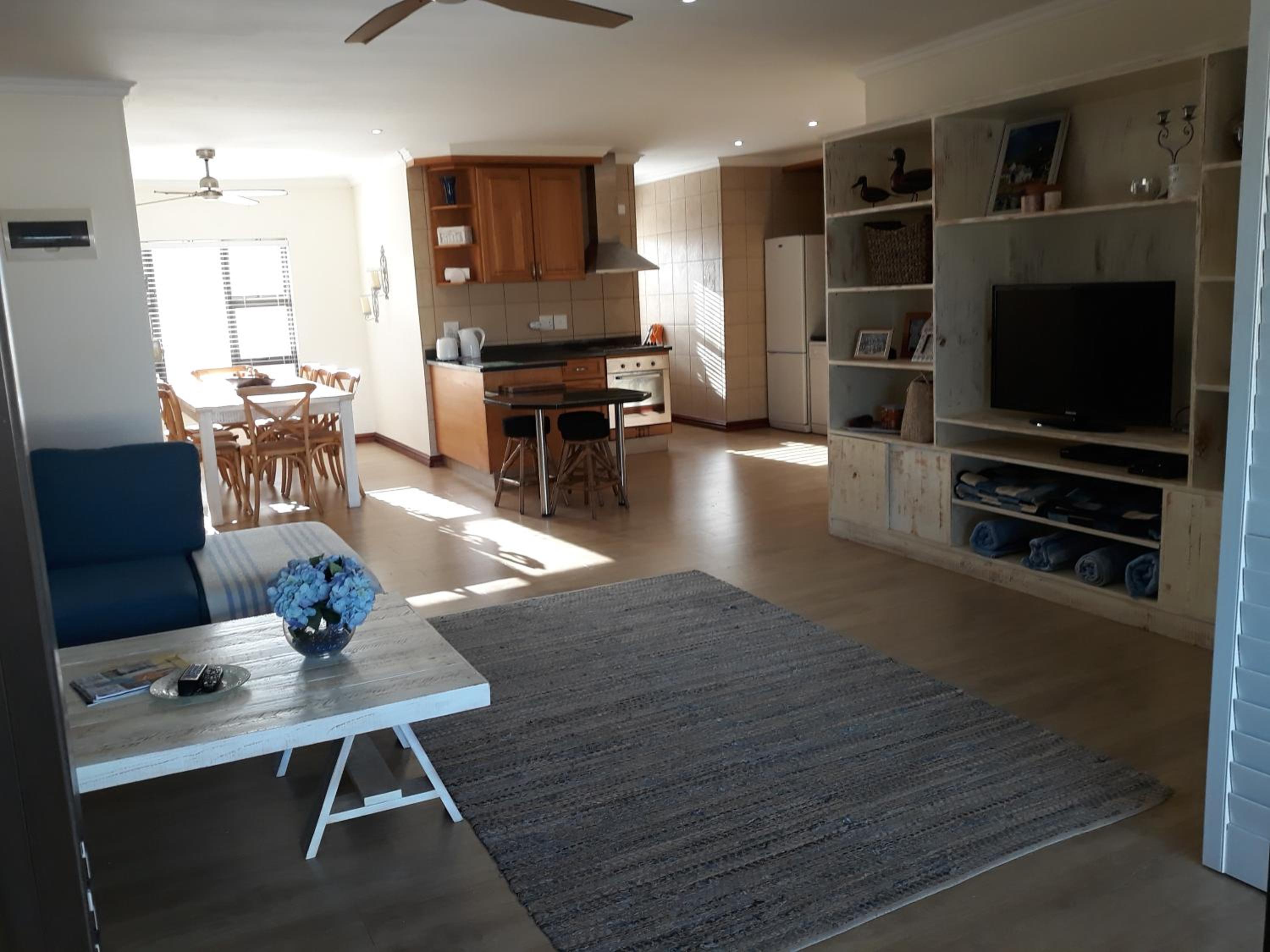 Three-Bedroom Apartment photo 1