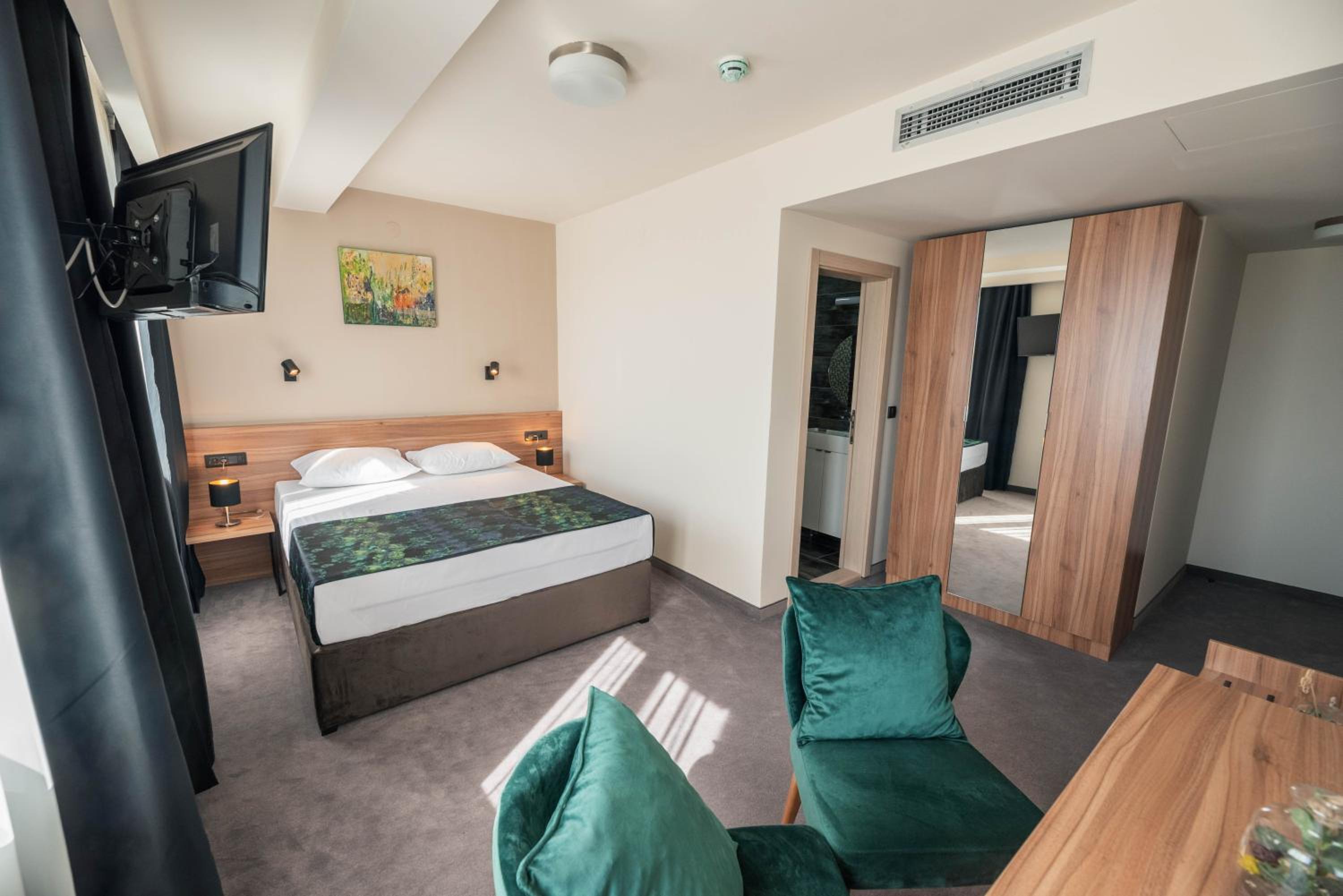 Deluxe Double Room - Photo 4