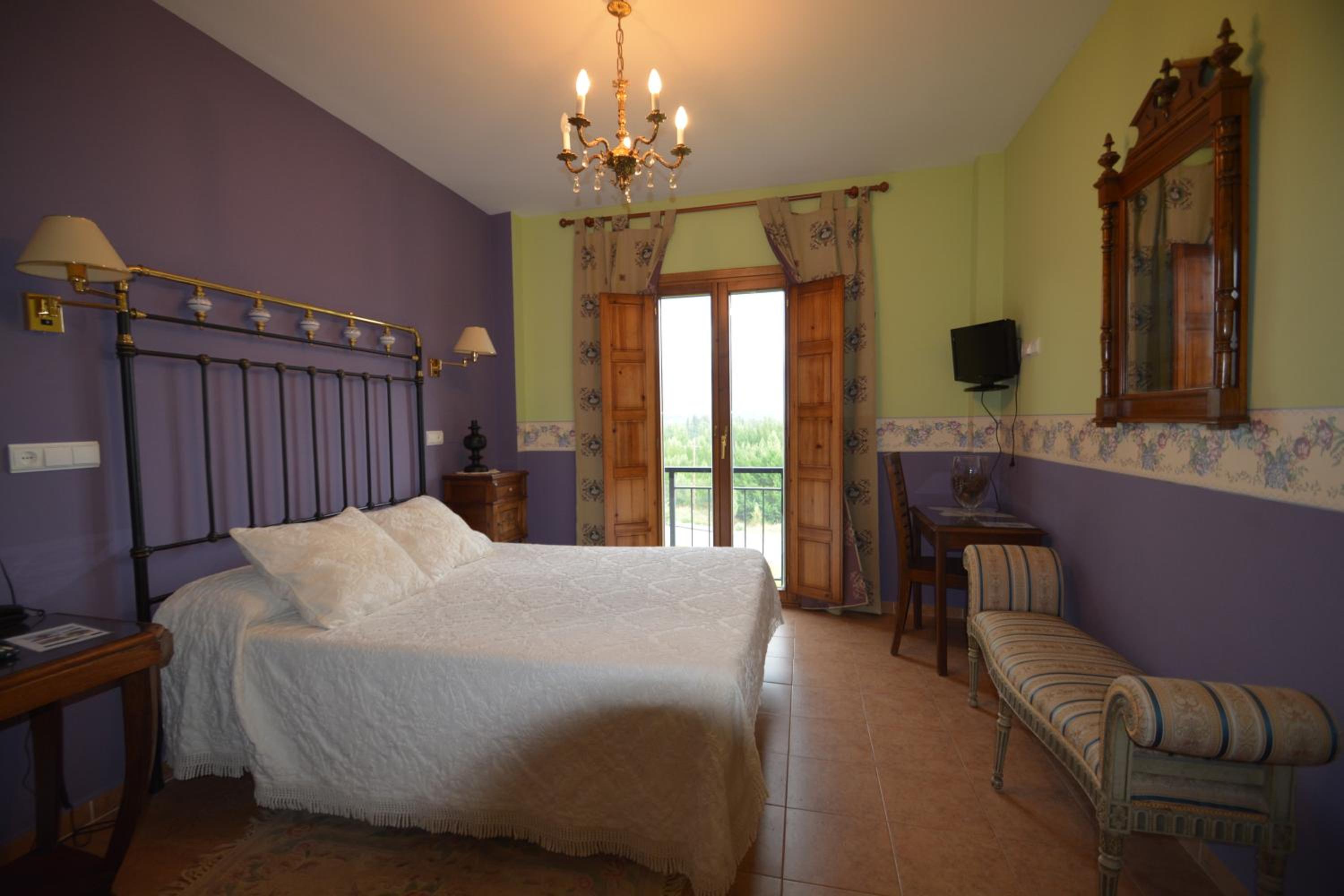 Double Room with Mountain View - Photo 8