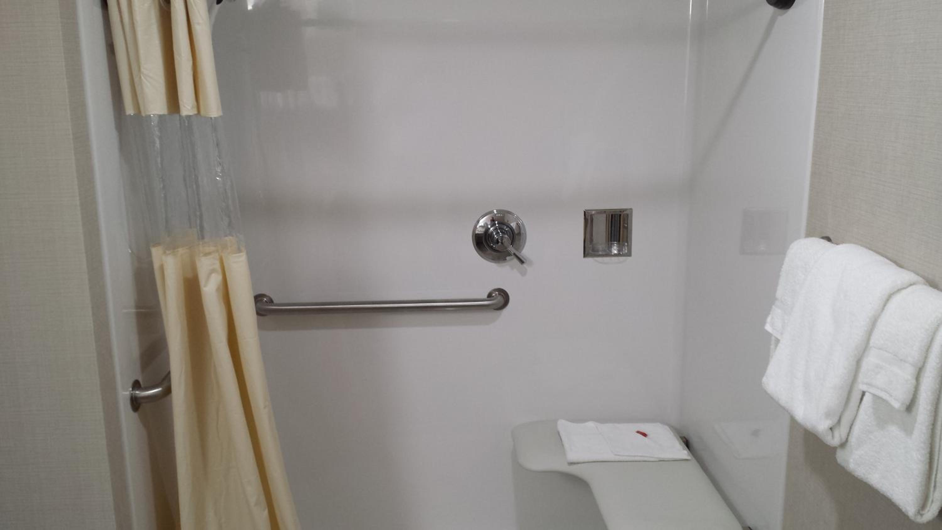 Queen Room - Mobility Access/Non-Smoking - Photo 3