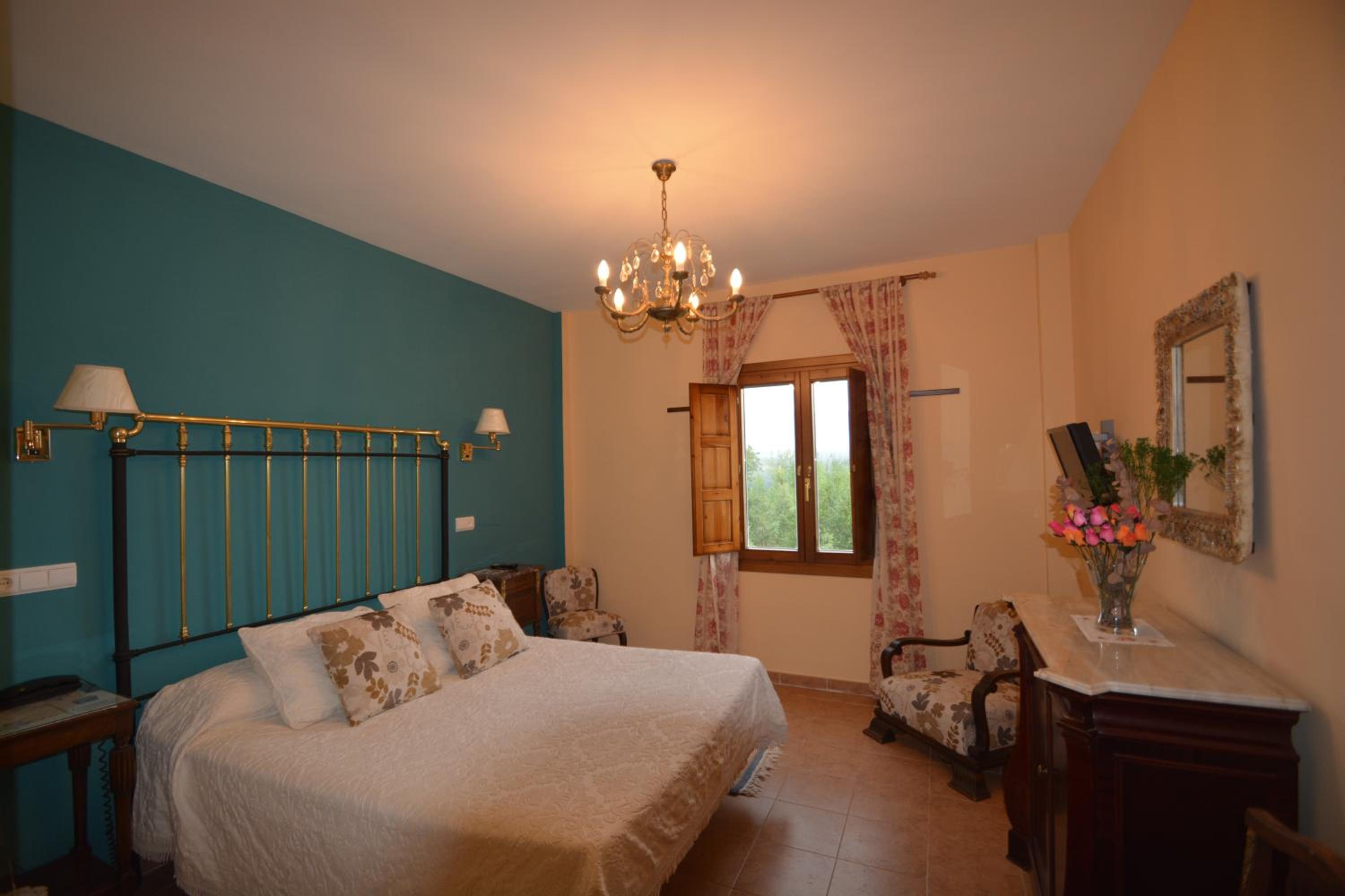Double Room with Mountain View - Photo 9