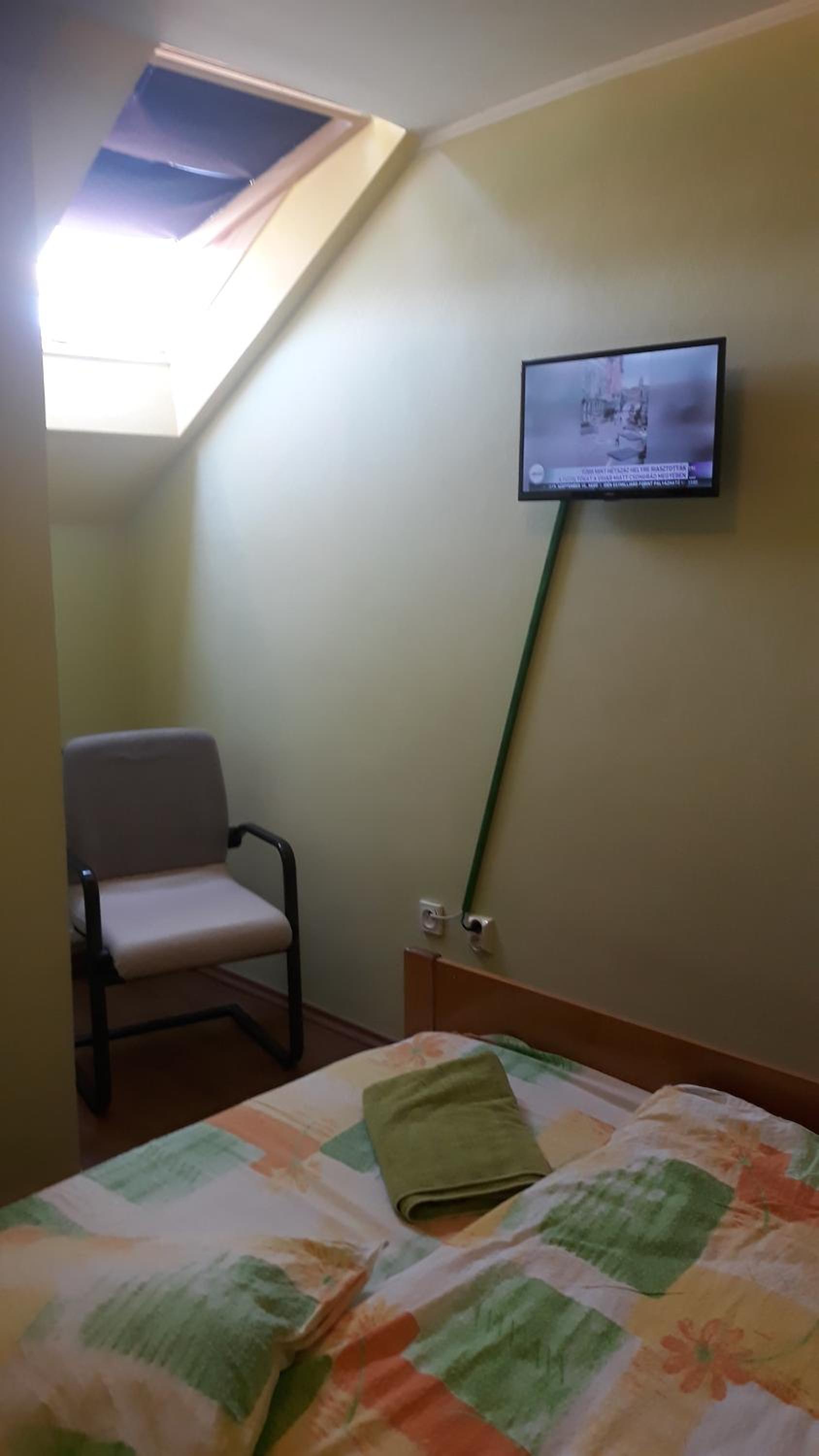 Single Room with Private Bathroom photo 1