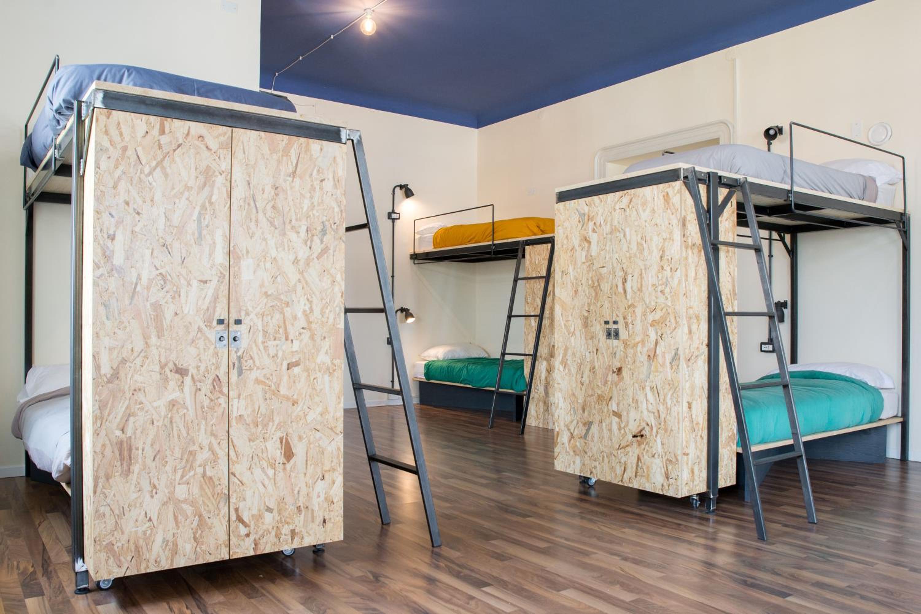 Single Bed in Mixed Dormitory Room
