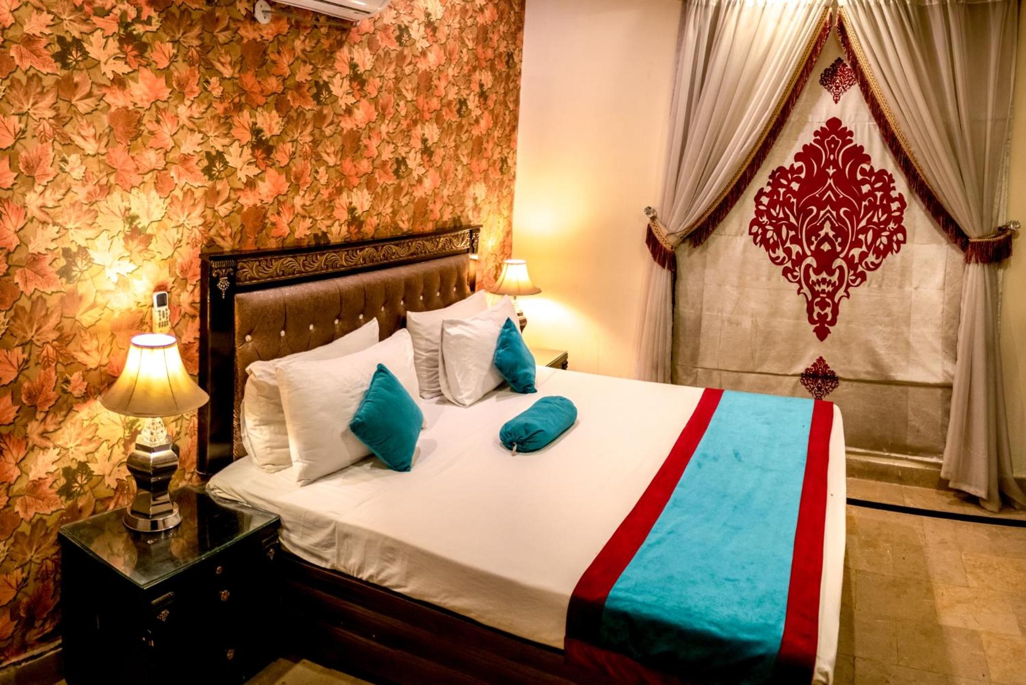 Deluxe Room - Photo 16