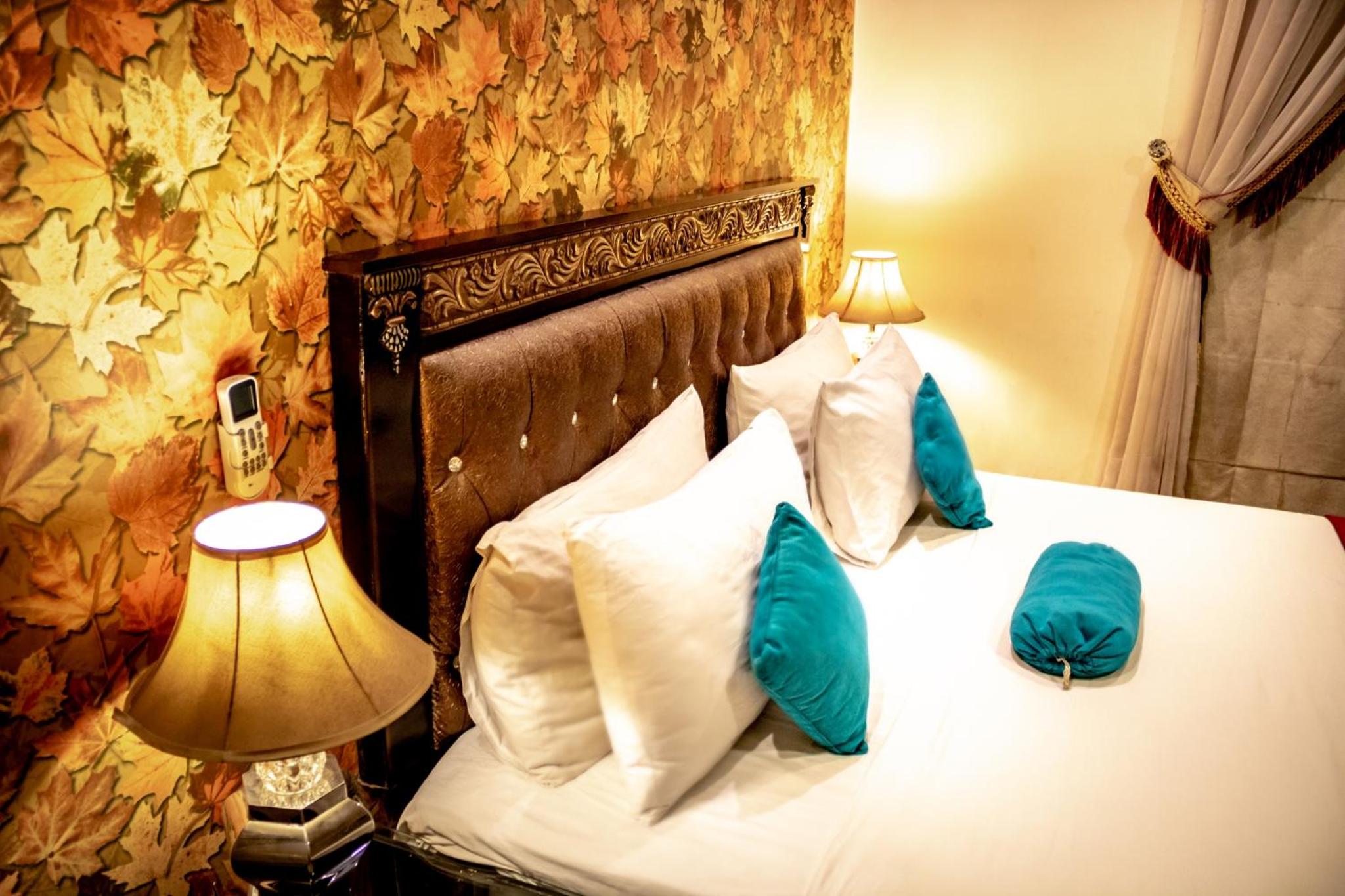 Deluxe Room - Photo 17