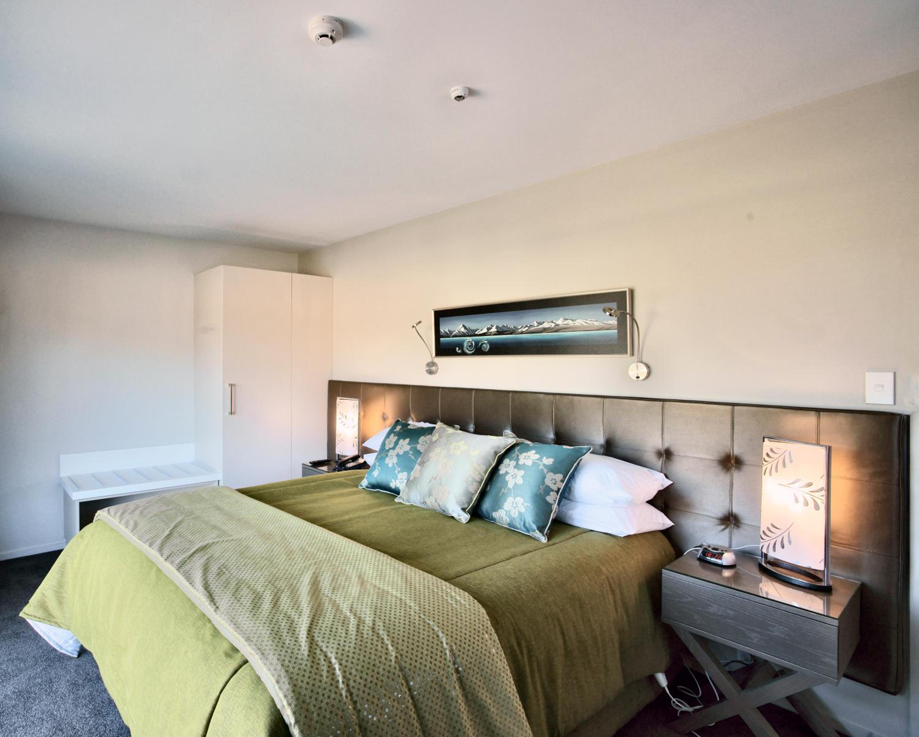 Suite - Photo 1