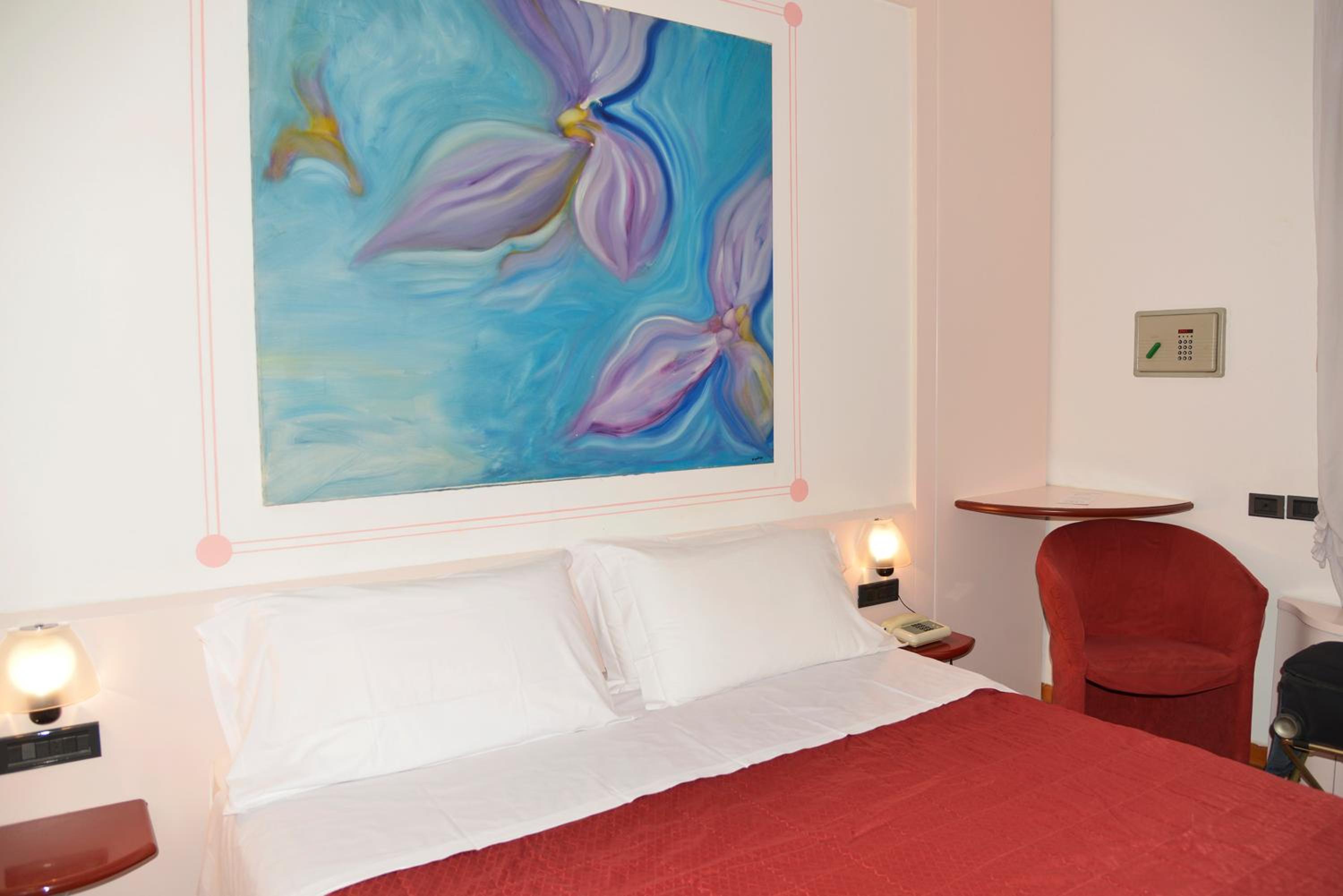 Double Room - Photo 7