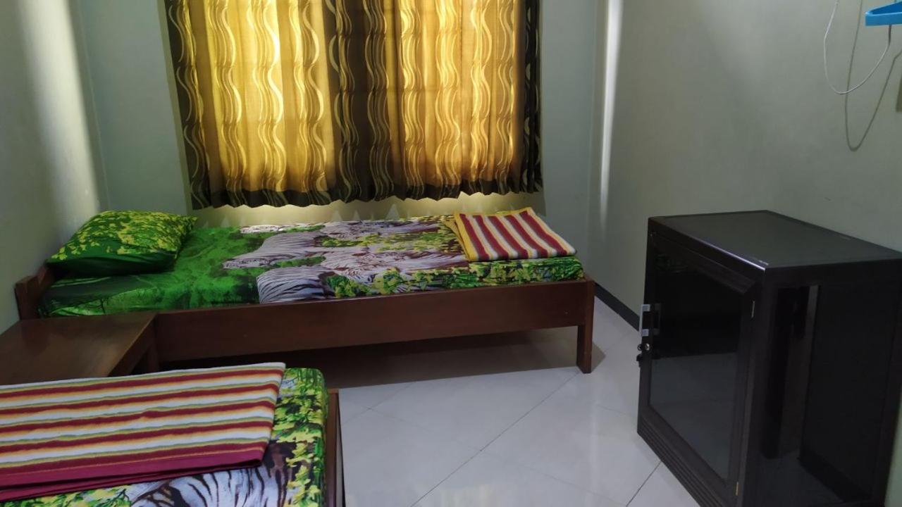 Standard Twin Room with Shared Bathroom photo 2