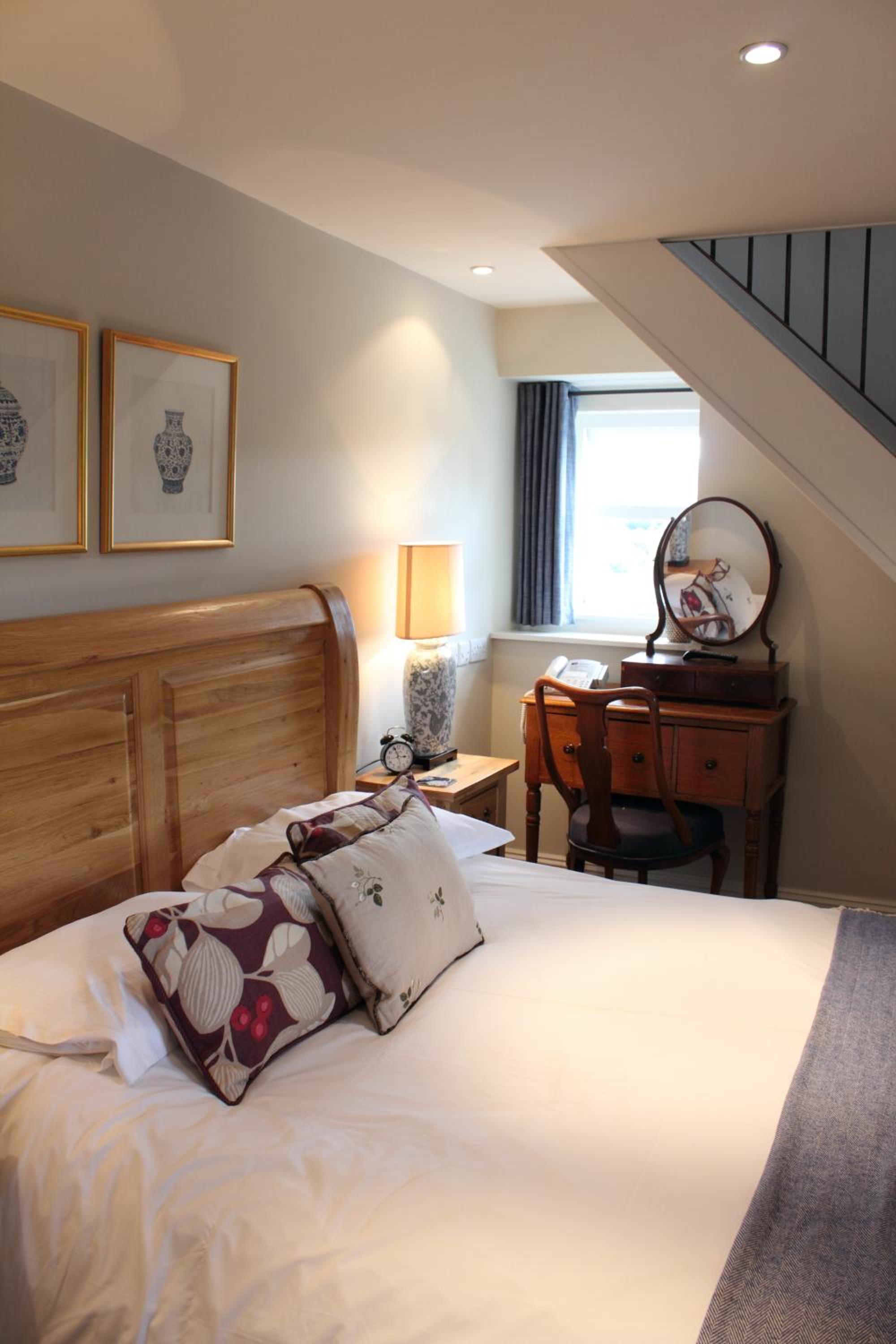 Deluxe Double Room with Bath photo 3
