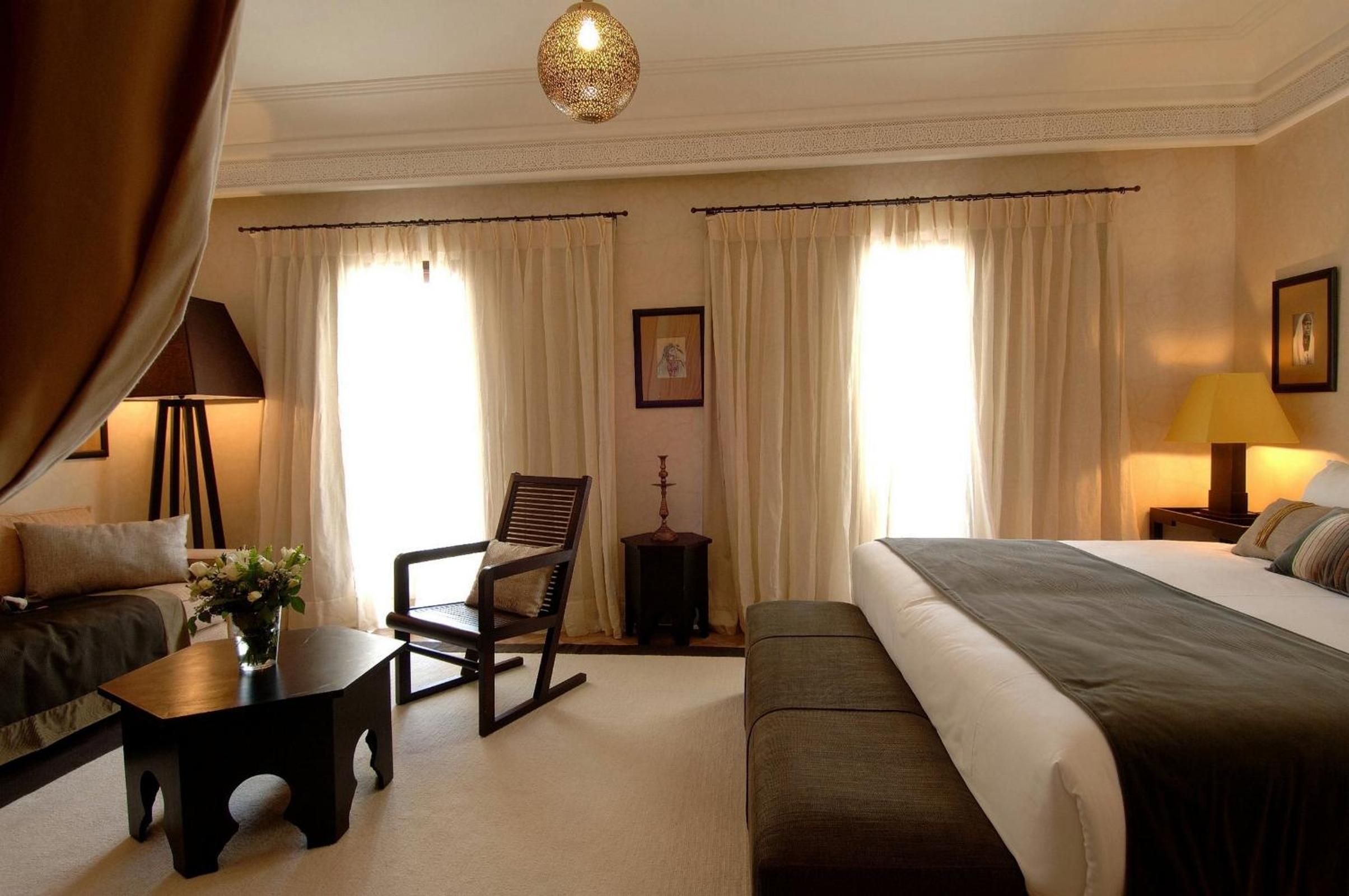 De Luxe Room with Side Sea View - Photo 10