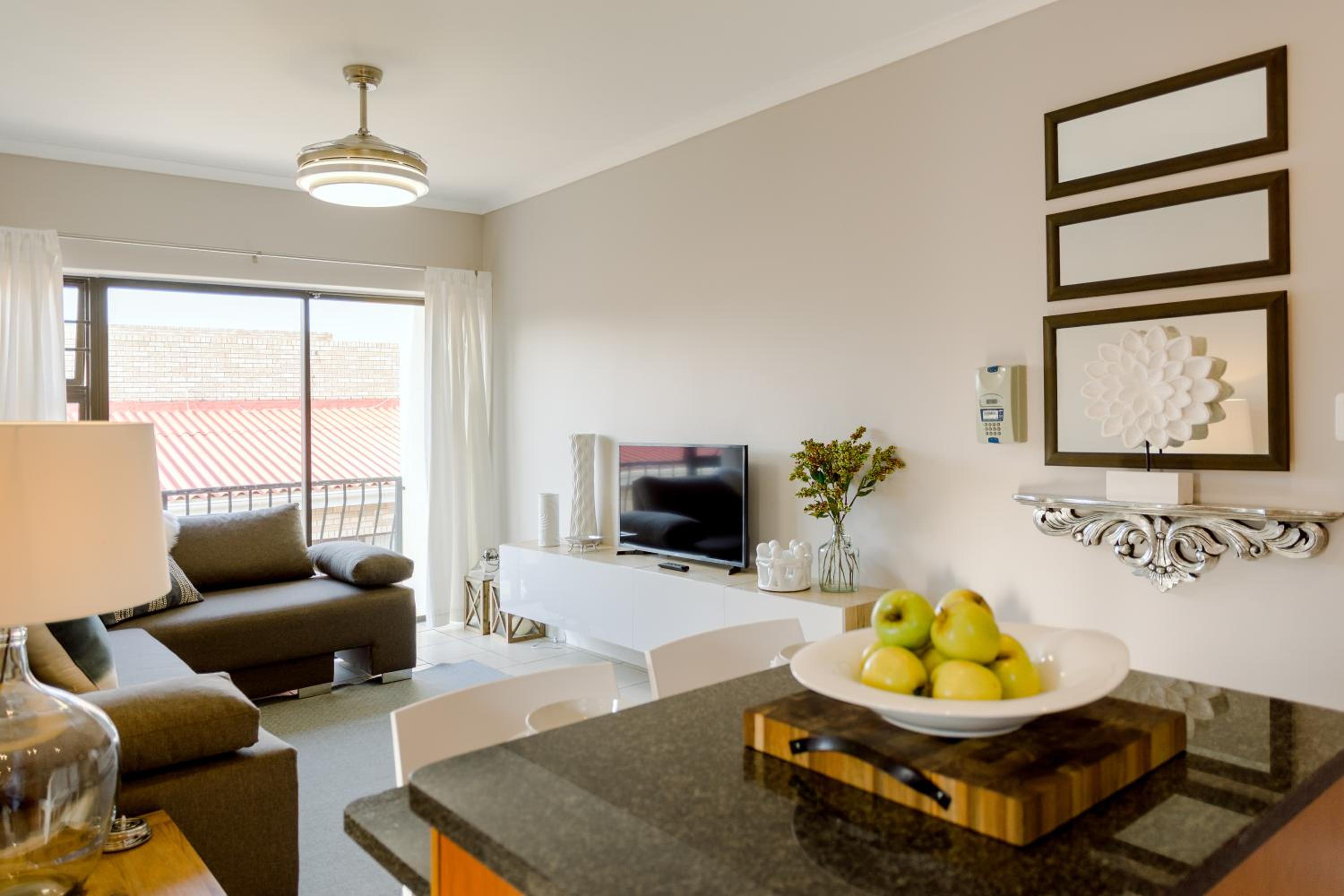 One-Bedroom Apartment photo 1