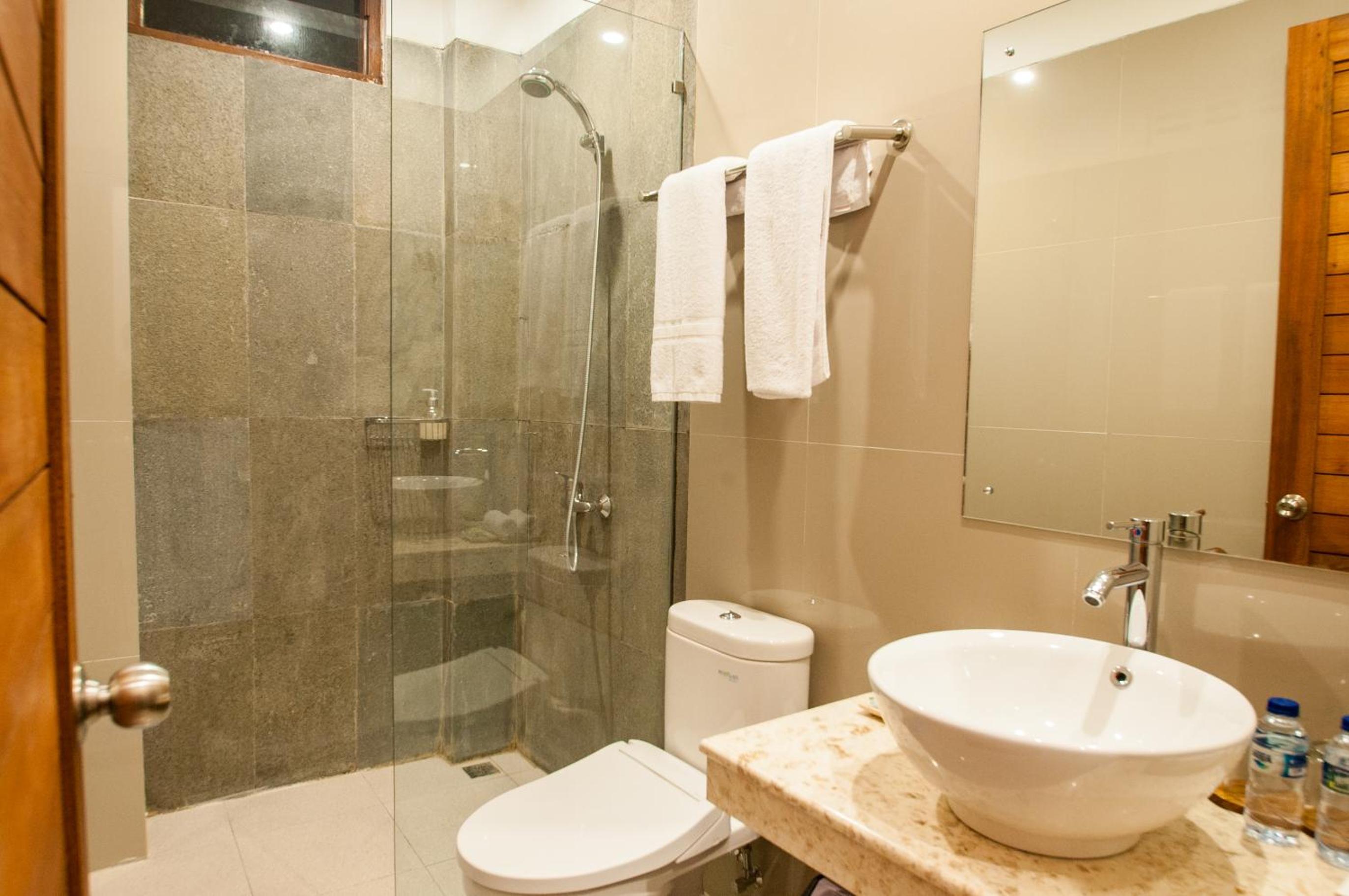 Deluxe Room - Photo 12